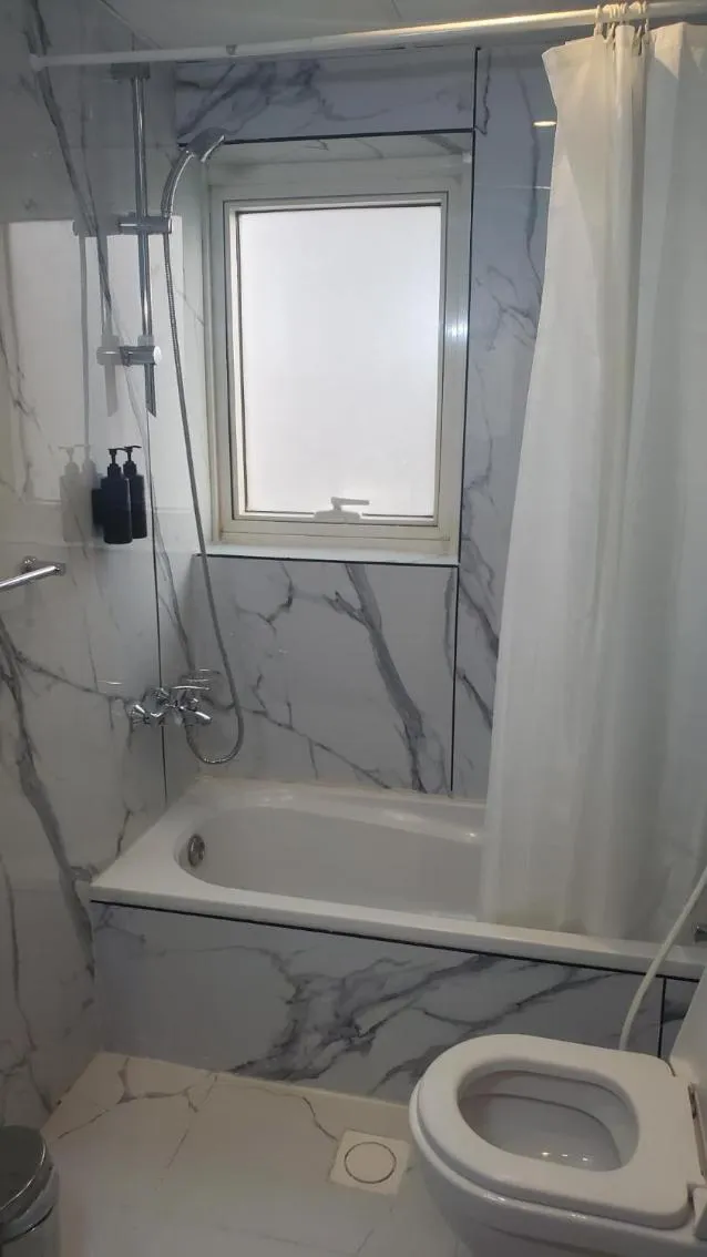 Shower in Aldar Hotel