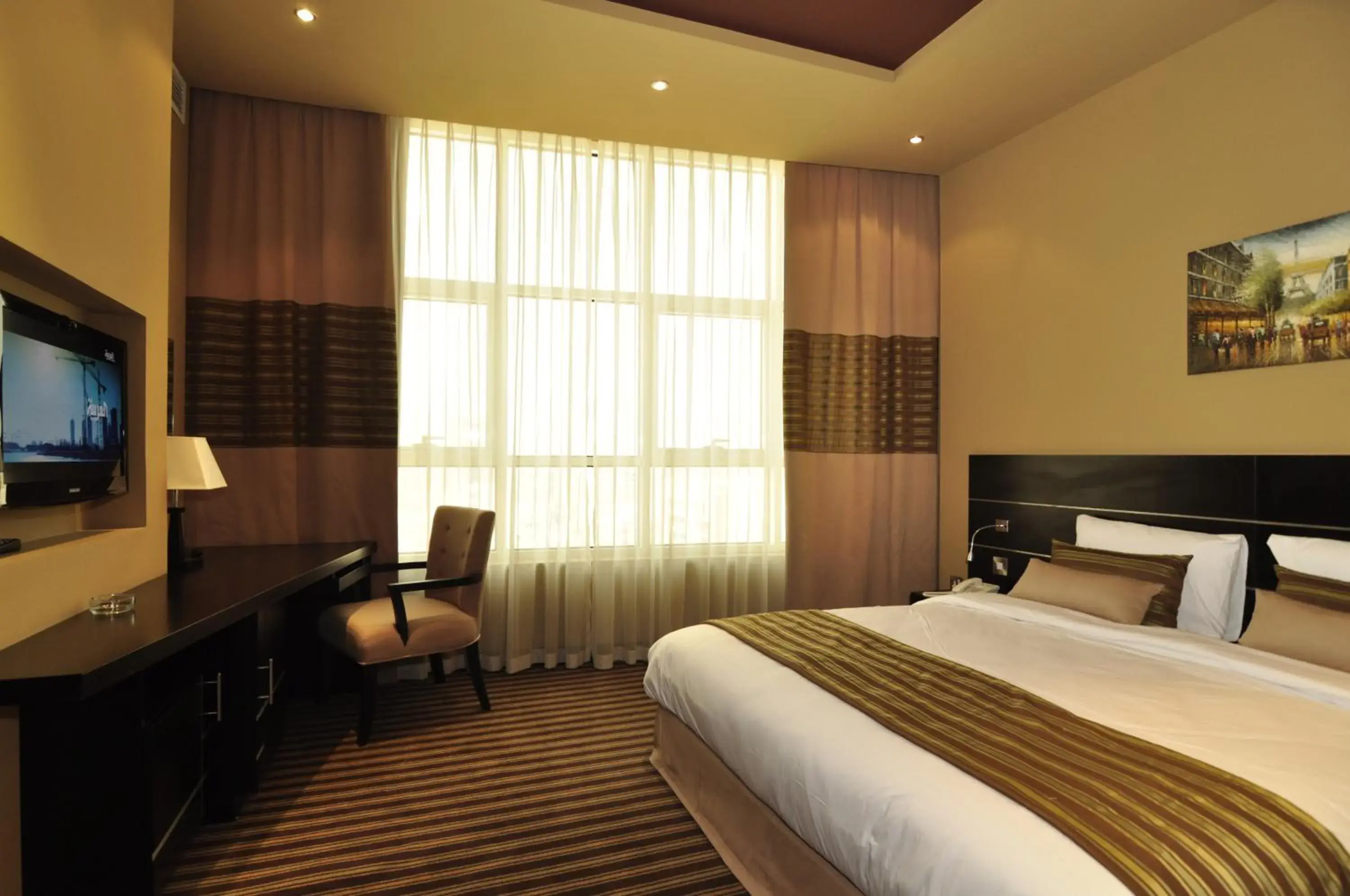 Photo of the whole room, Bed in Aldar Hotel