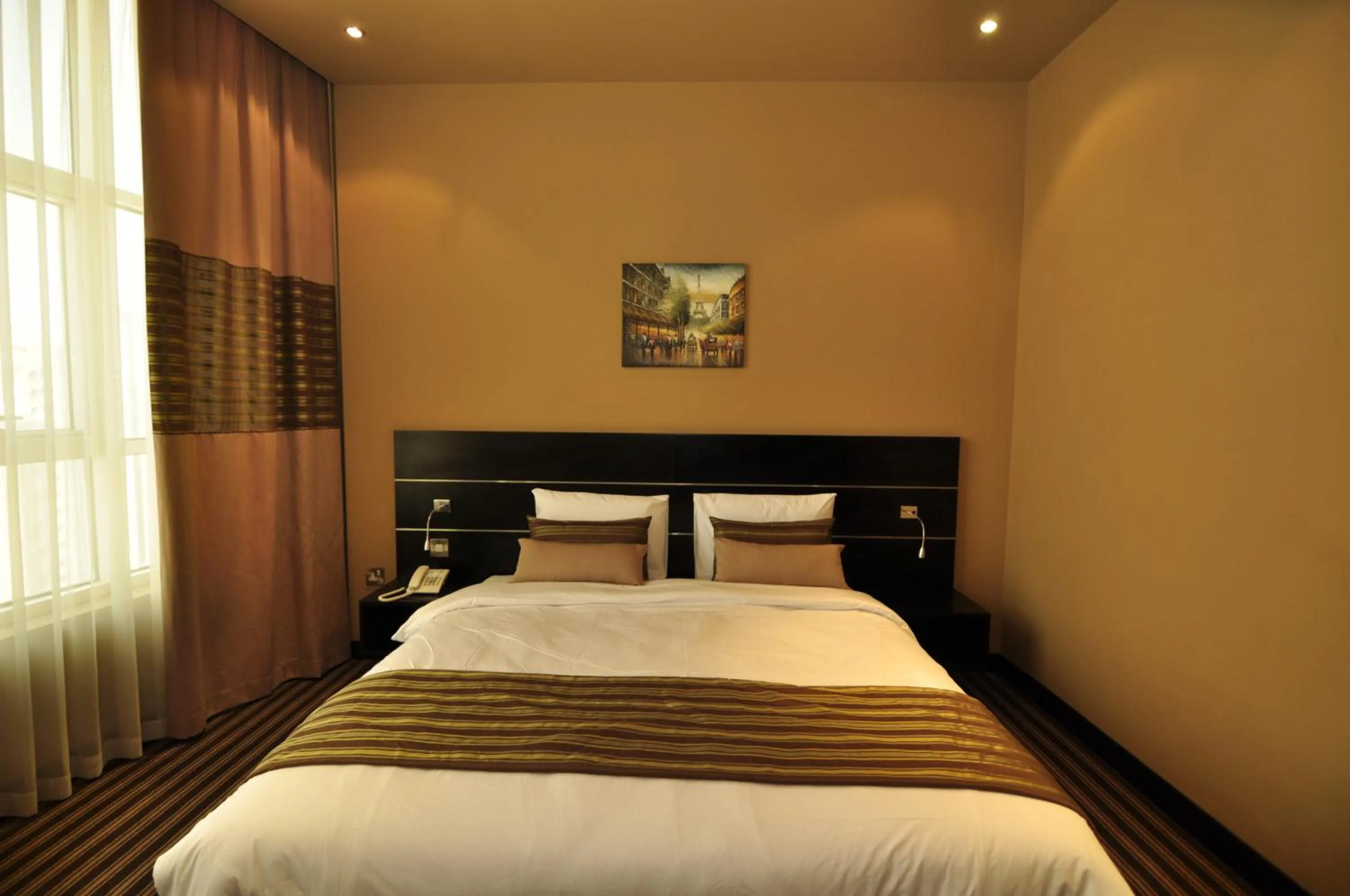 Bedroom, Bed in Aldar Hotel