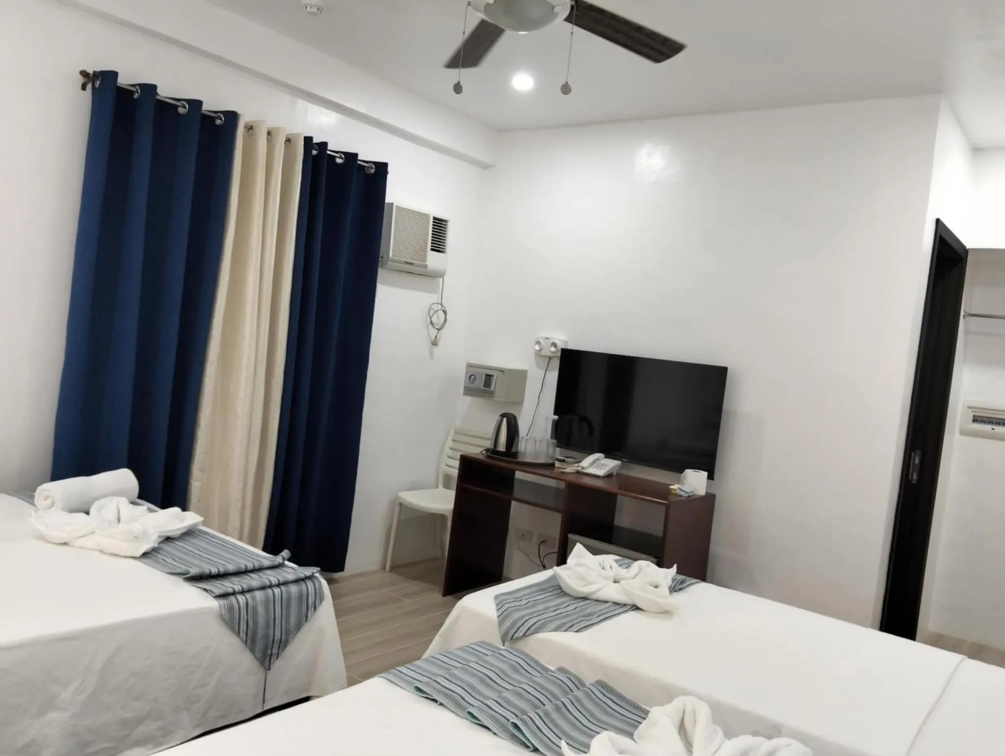 Bed in Sunvilla beachfront hotel