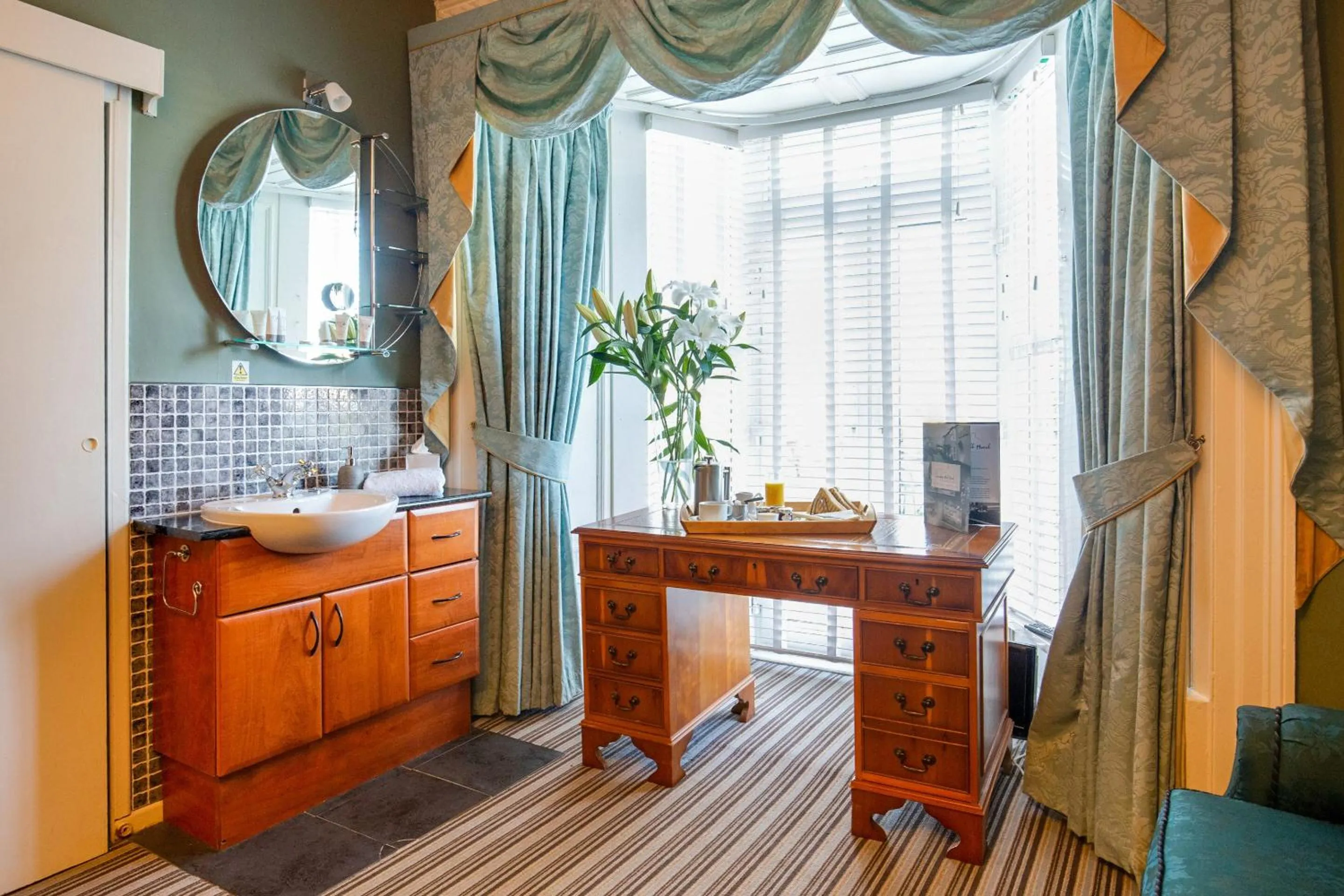 Bedroom in OYO Lamphey Hall