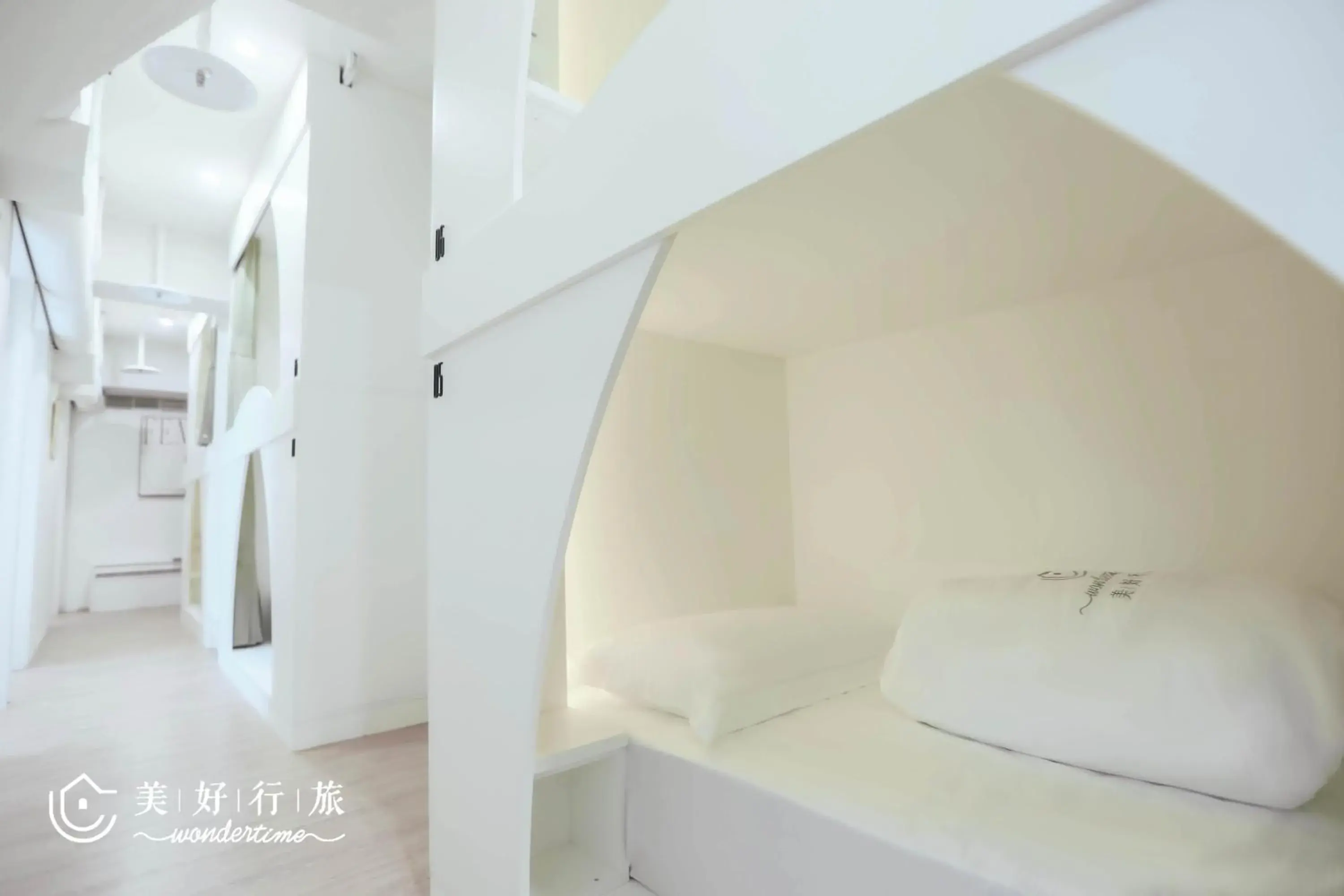 Bunk Bed in Female Dormitory Room in Wondertime Taipei Station - Kaifeng Ladies Hostel Bunk Bed in Female Dormitory Room in Wondertime Taipei Station - Kaifeng Ladies Hostel
