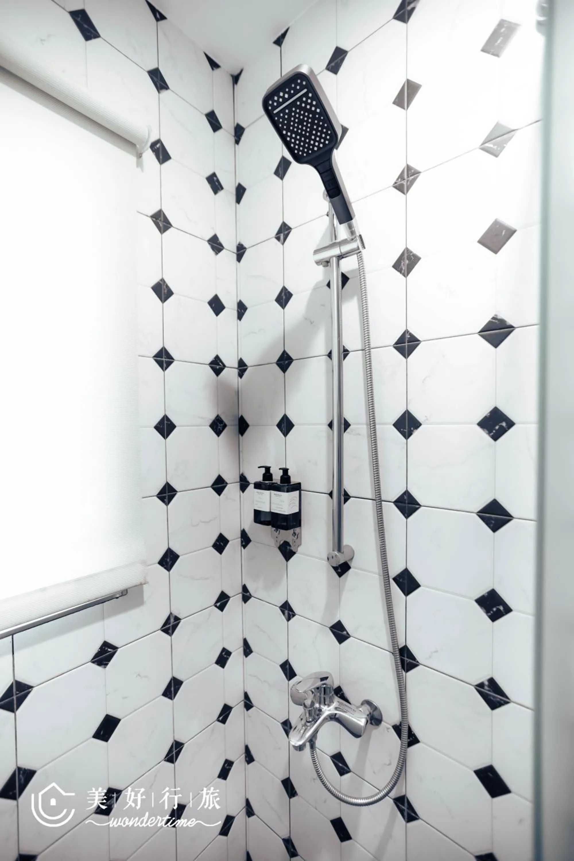 Shower in Wondertime Taipei Station - Kaifeng Ladies Hostel