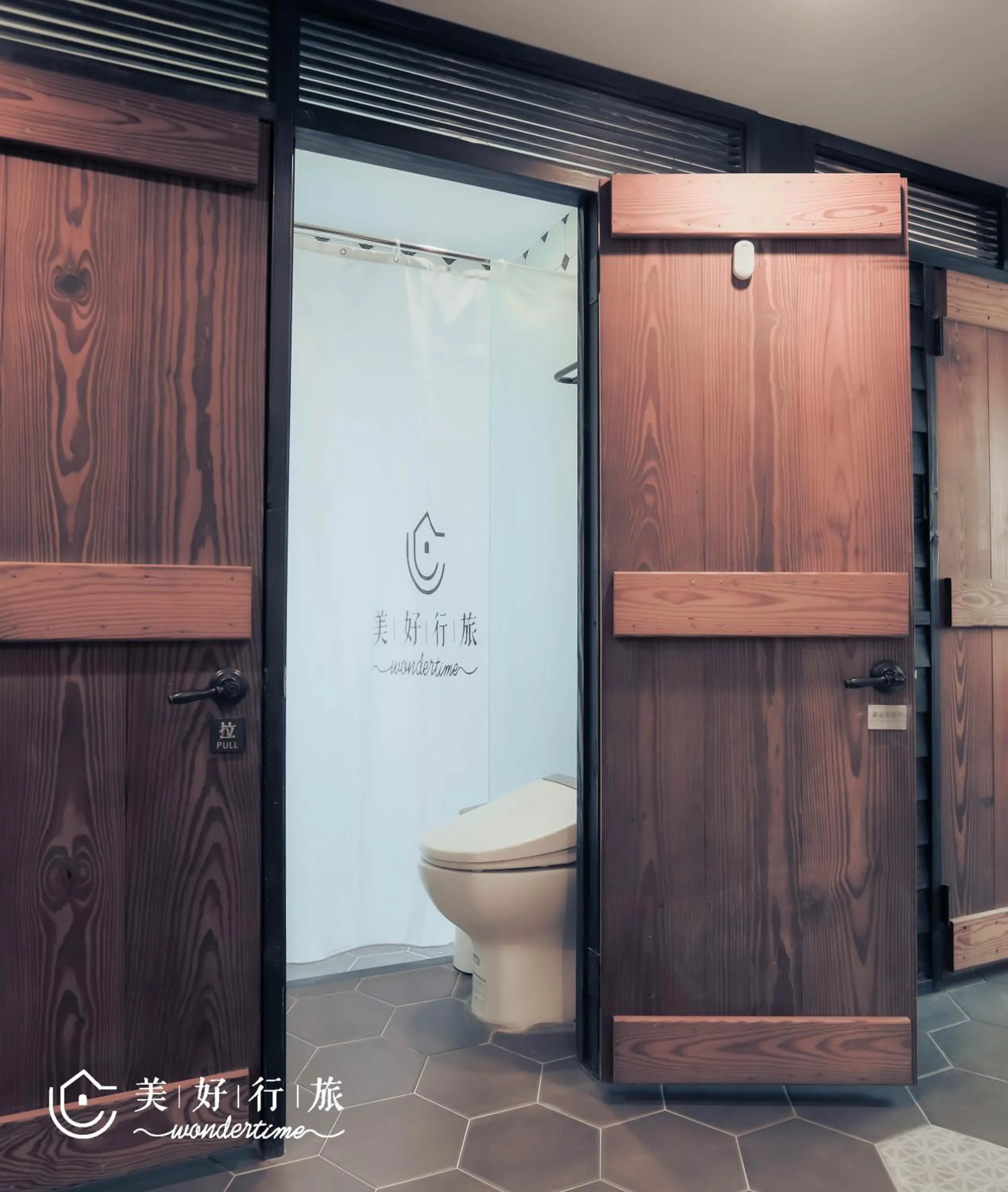 Toilet in Wondertime Taipei Station - Kaifeng Ladies Hostel