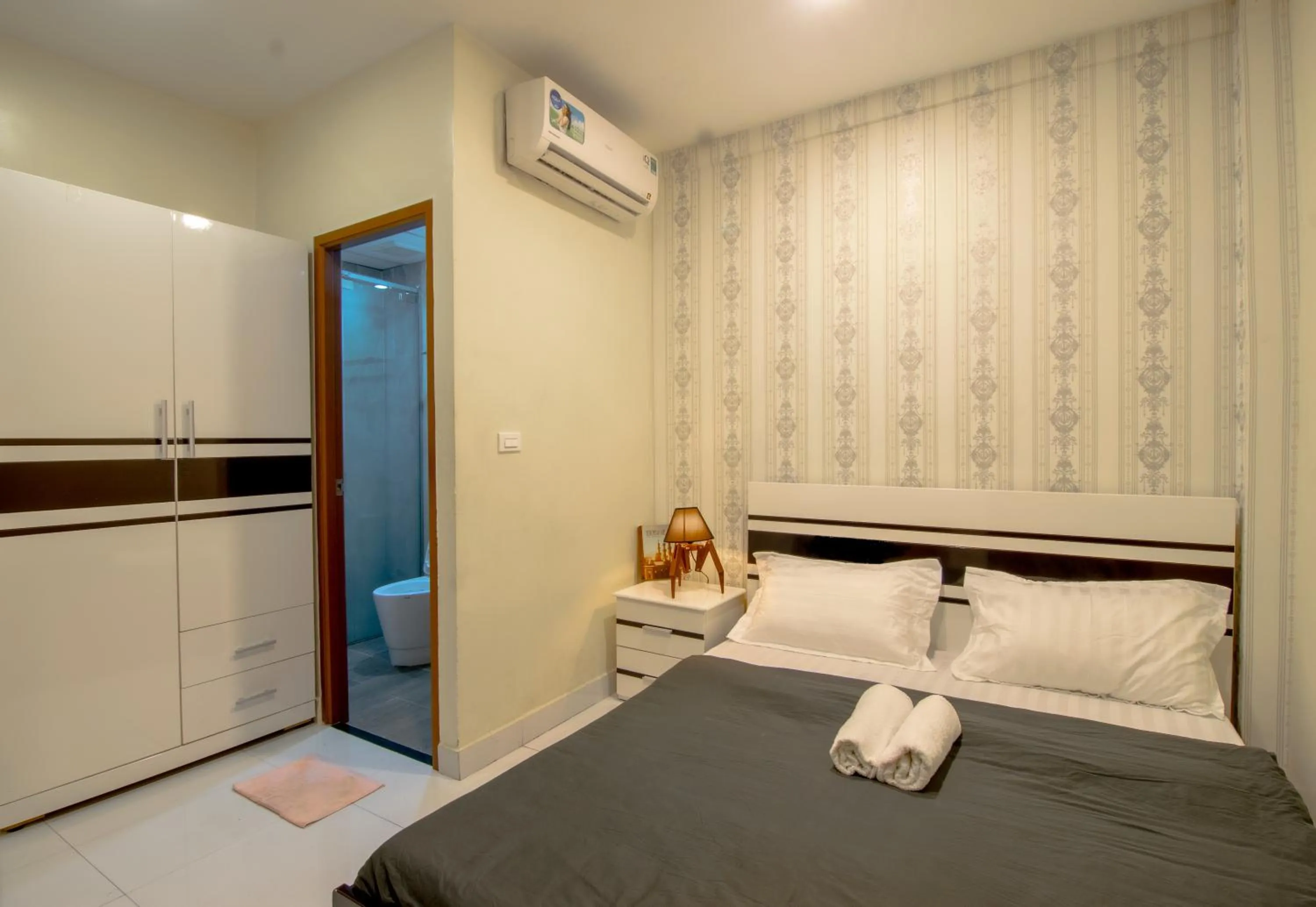 Bed in Local Home Pham Ngu Lao