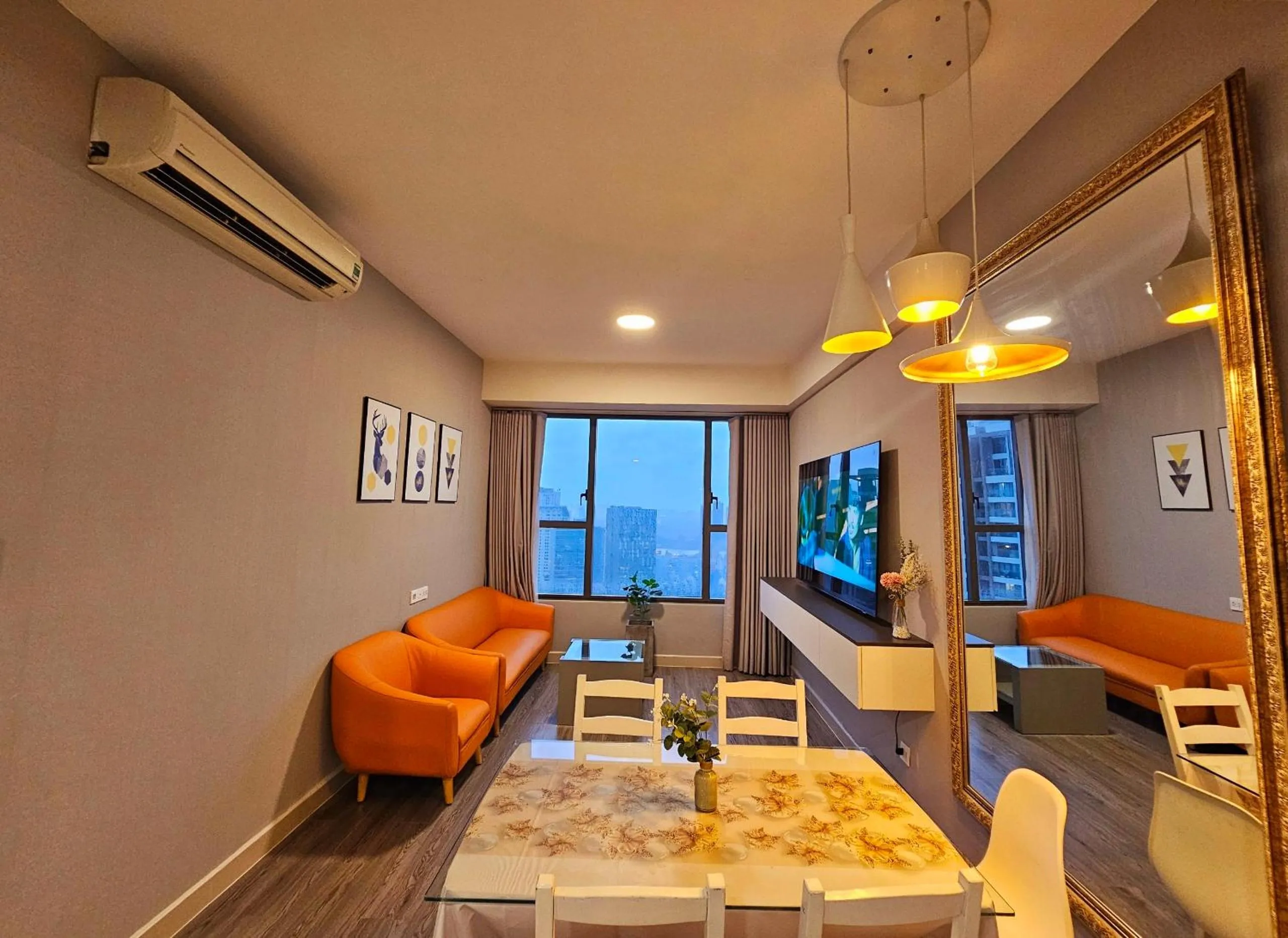 Communal lounge/ TV room, Seating Area in Local Home Pham Ngu Lao