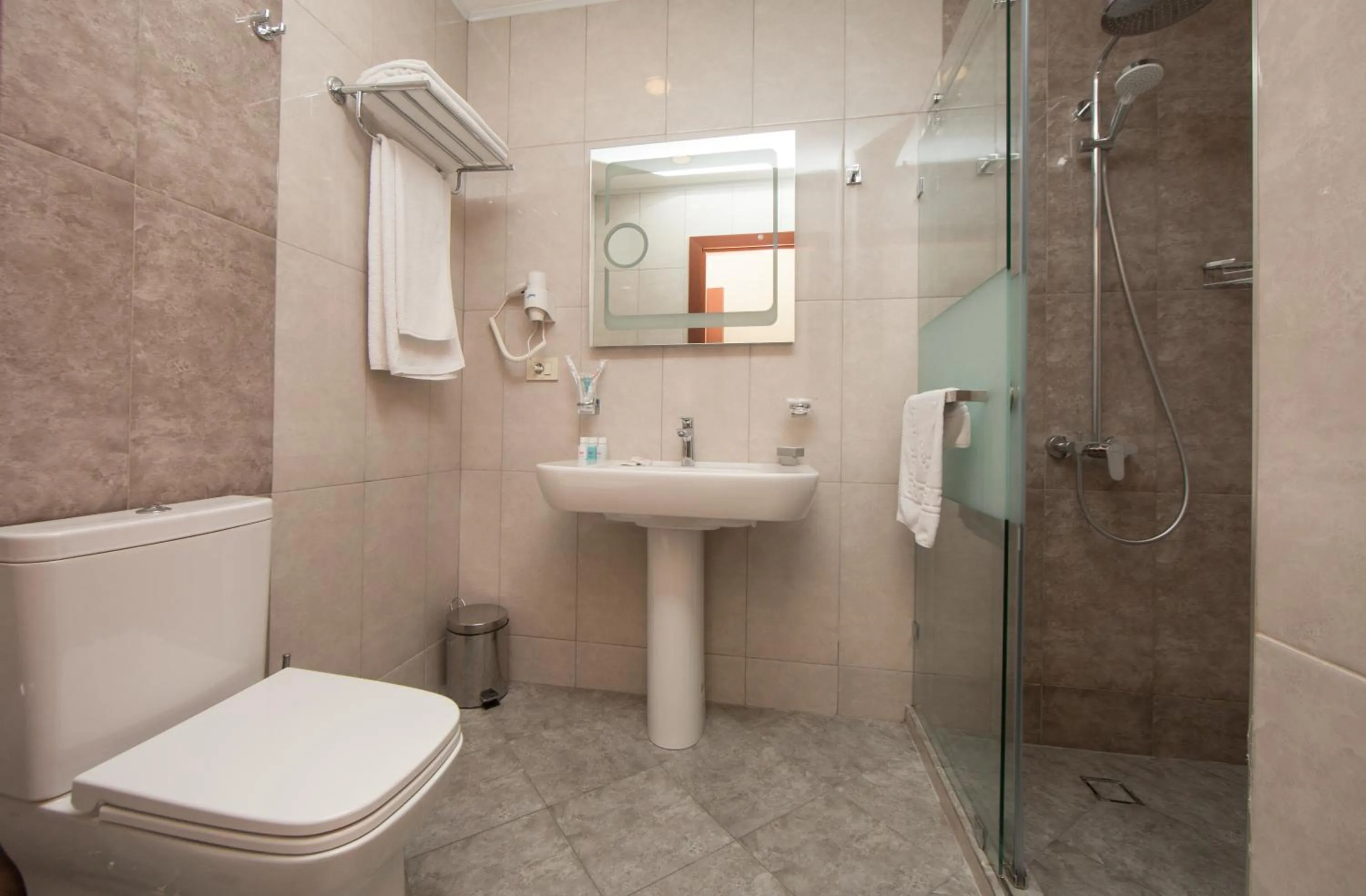 Shower in Passage Modern Hotel