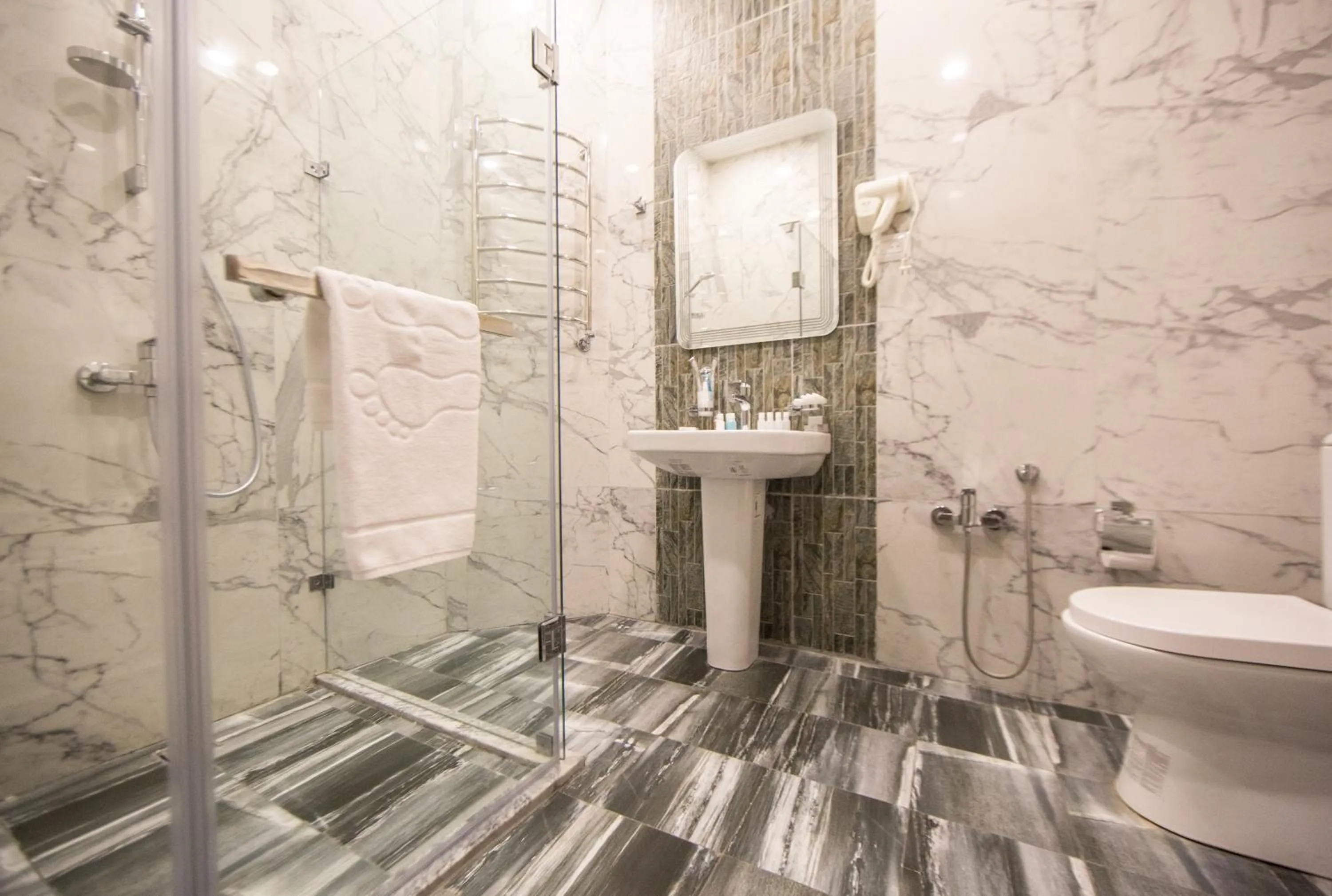 Shower in Passage Modern Hotel