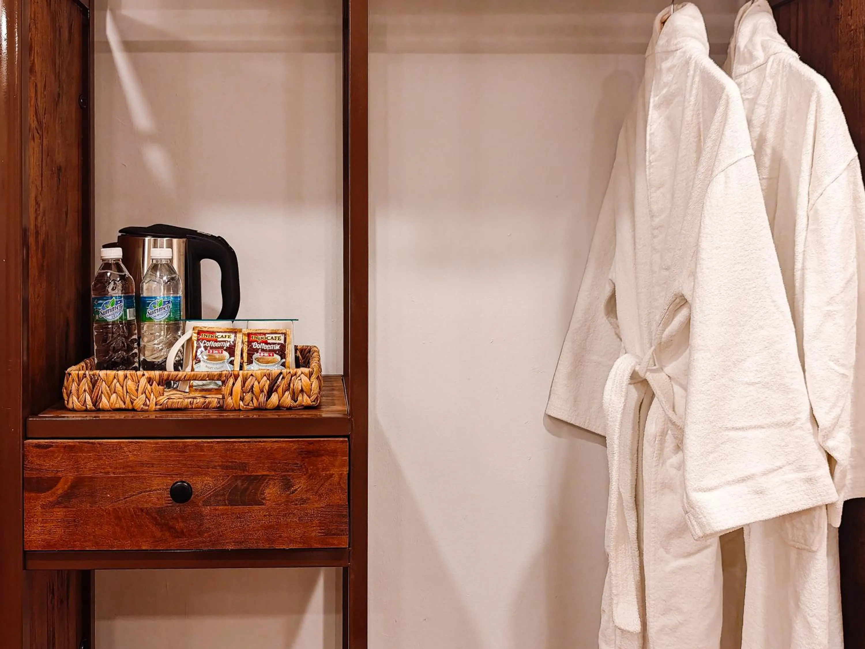 Coffee/tea facilities in Mulyo Hotel