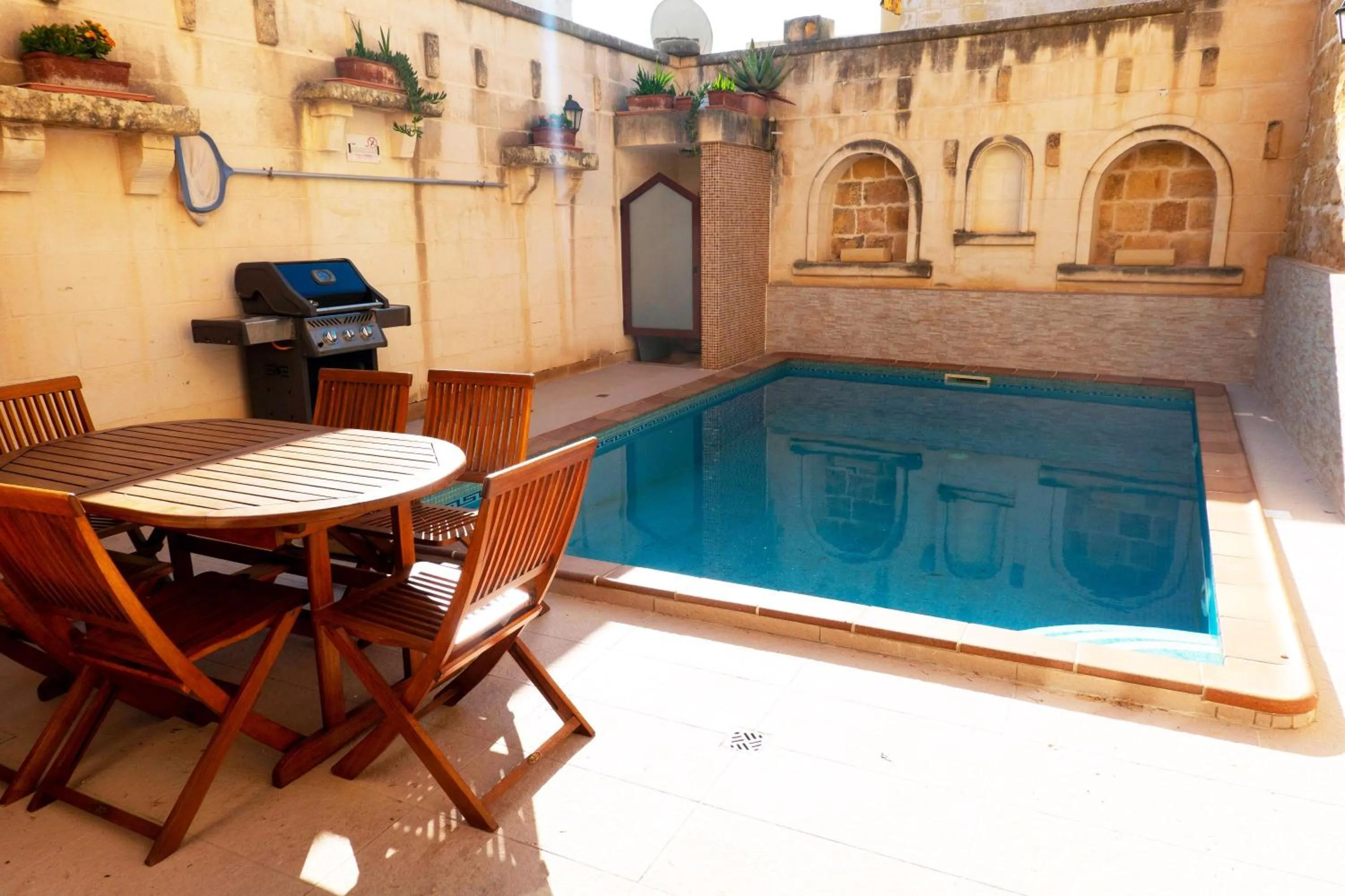 Swimming pool in Mixel Gozitan Villa and Pool - Happy Rentals