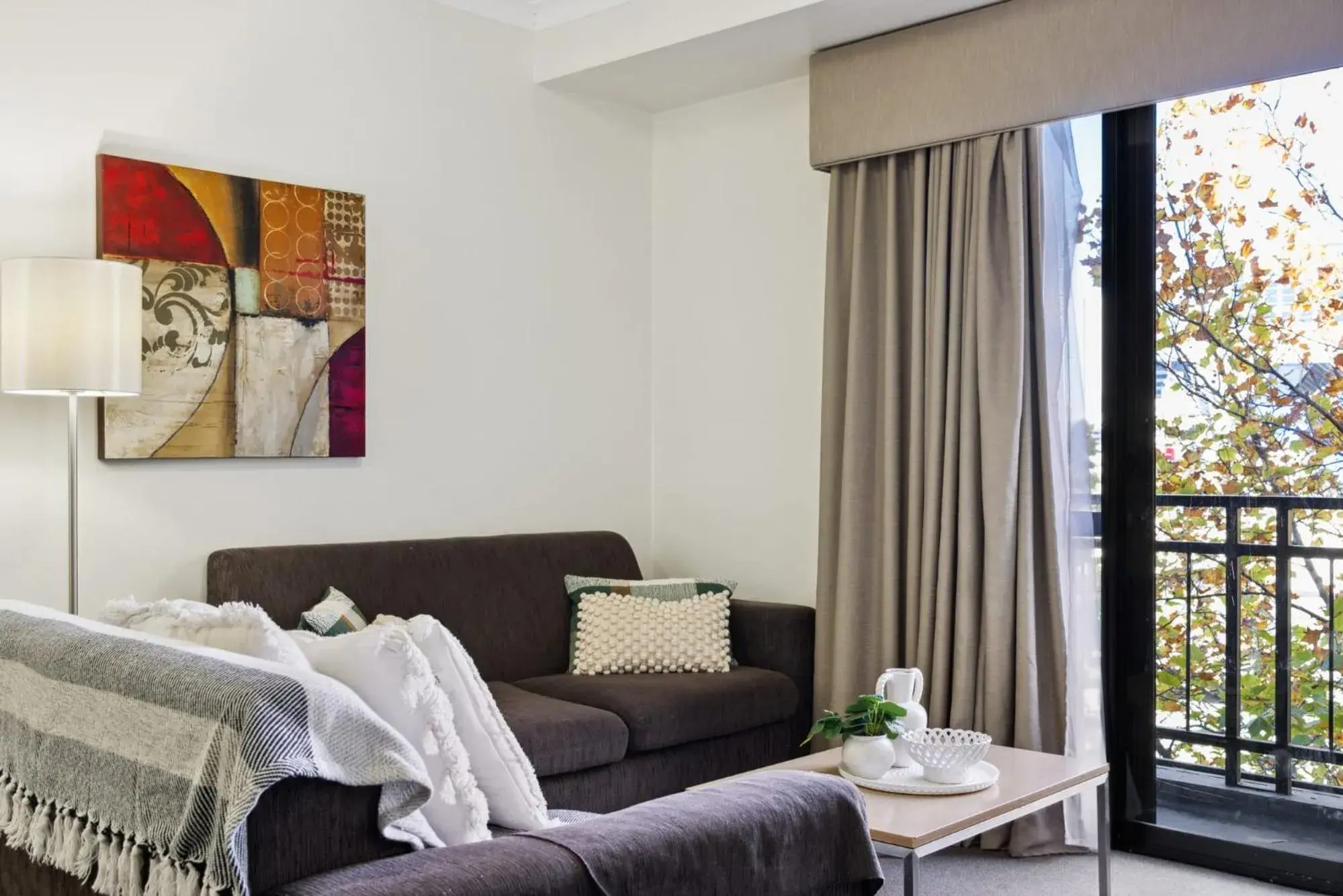 Urban Serenity 2 Bedroom Apt with Stunning Views Urban Serenity 2 Bedroom Apt with Stunning Views