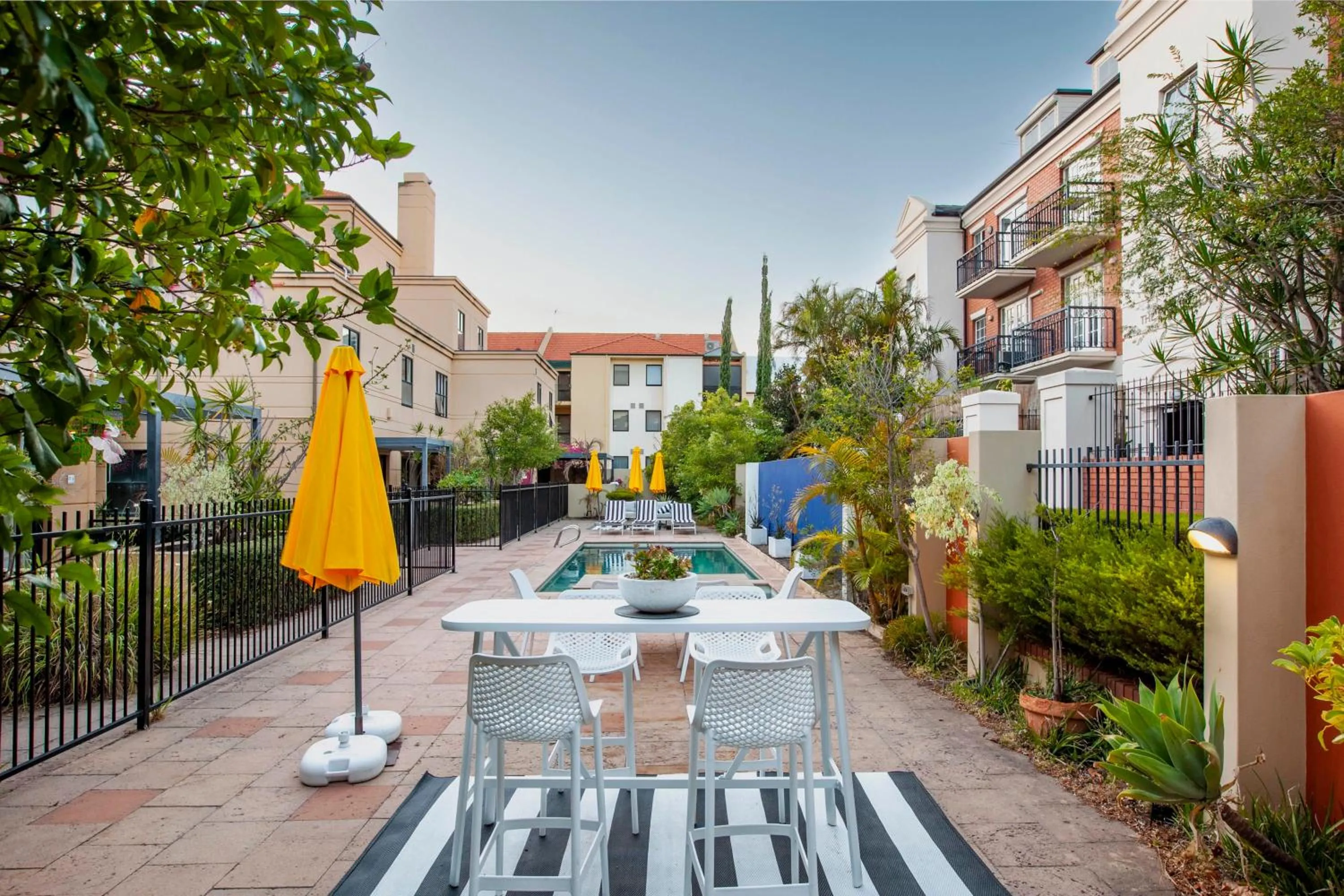 Urban Serenity 2 Bedroom Apt with Stunning Views