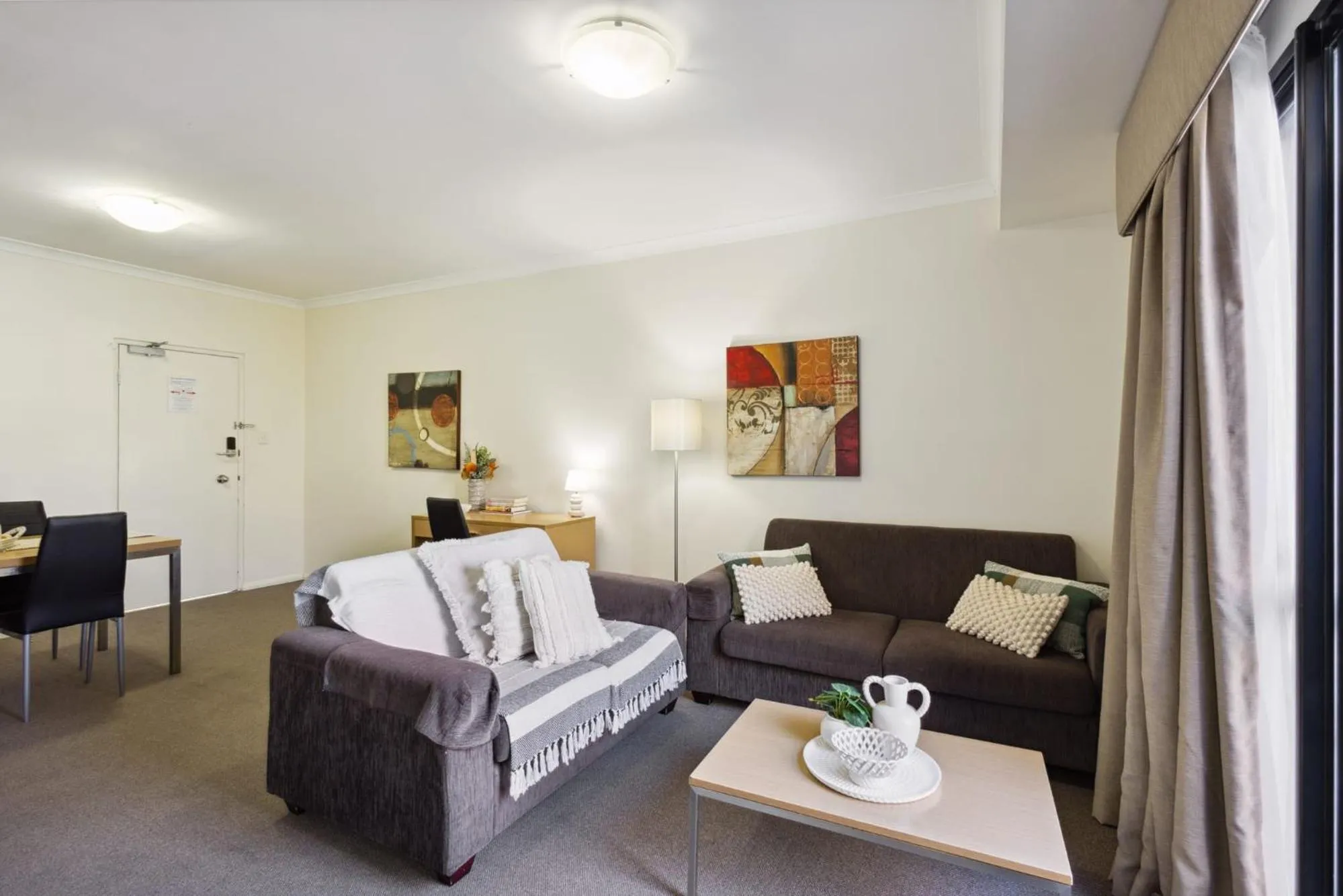 Urban Serenity 2 Bedroom Apt with Stunning Views