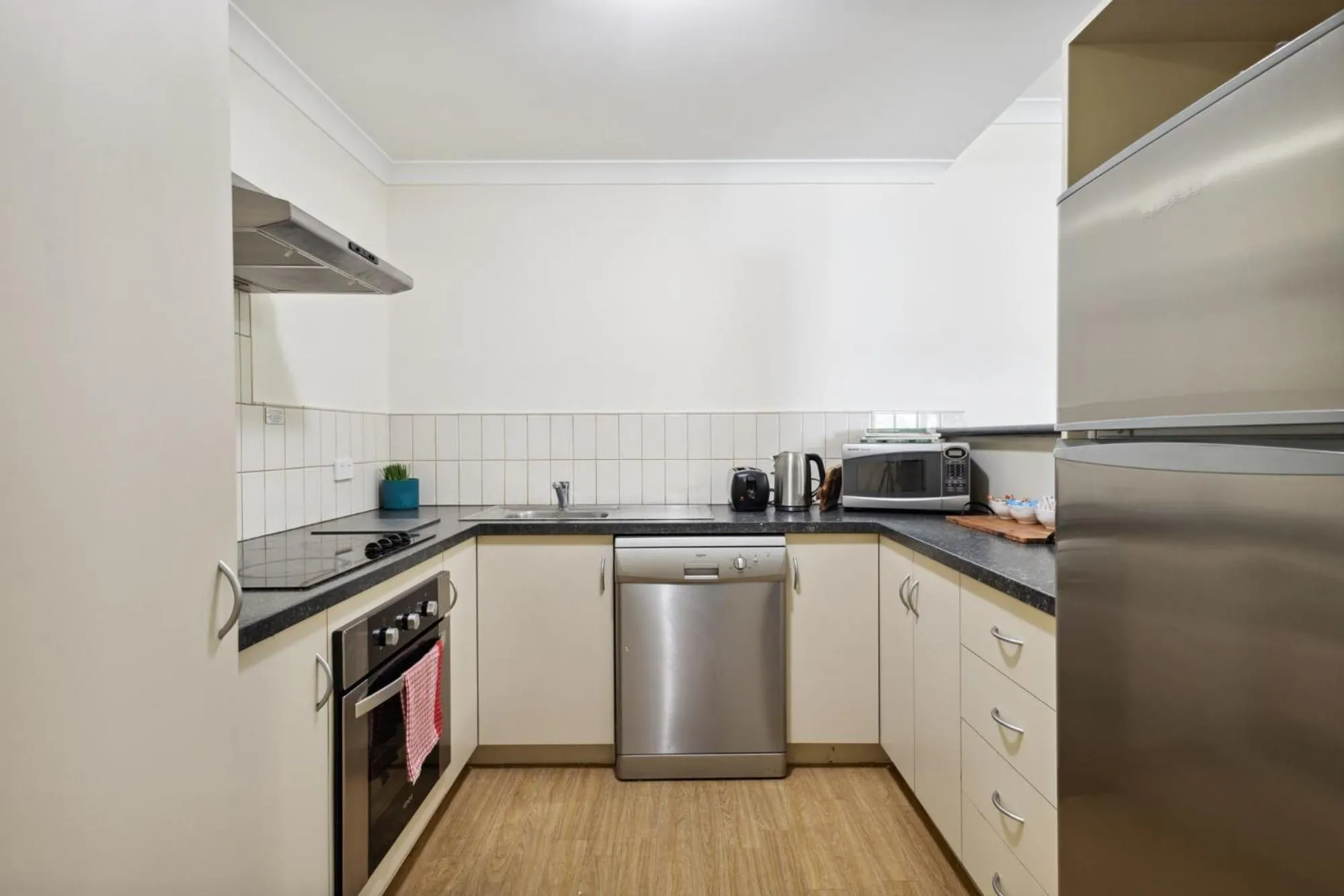 Urban Serenity 2 Bedroom Apt with Stunning Views