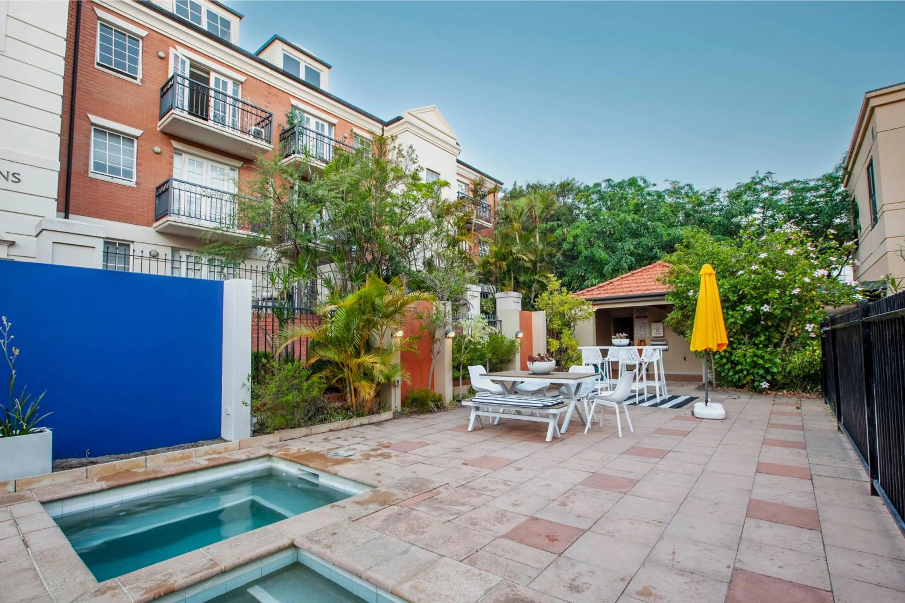 Urban Serenity 2 Bedroom Apt with Stunning Views