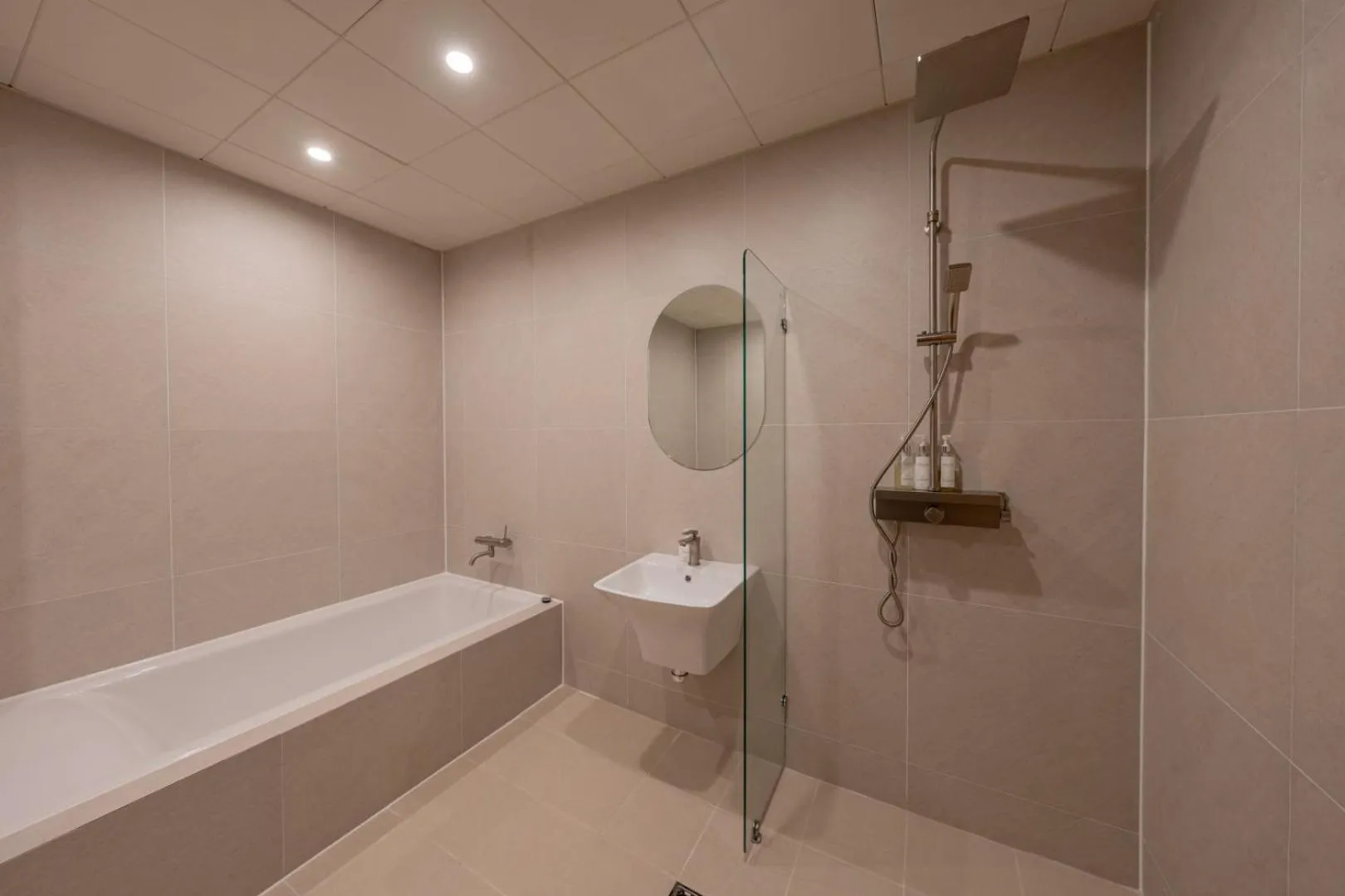 Shower in H-avenue Hotel Munhyeon