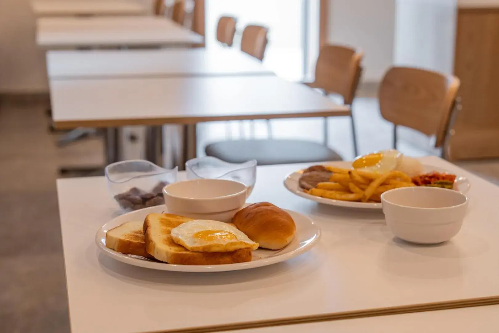 Restaurant/places to eat in H-avenue Hotel Munhyeon Restaurant/places to eat in H-avenue Hotel Munhyeon