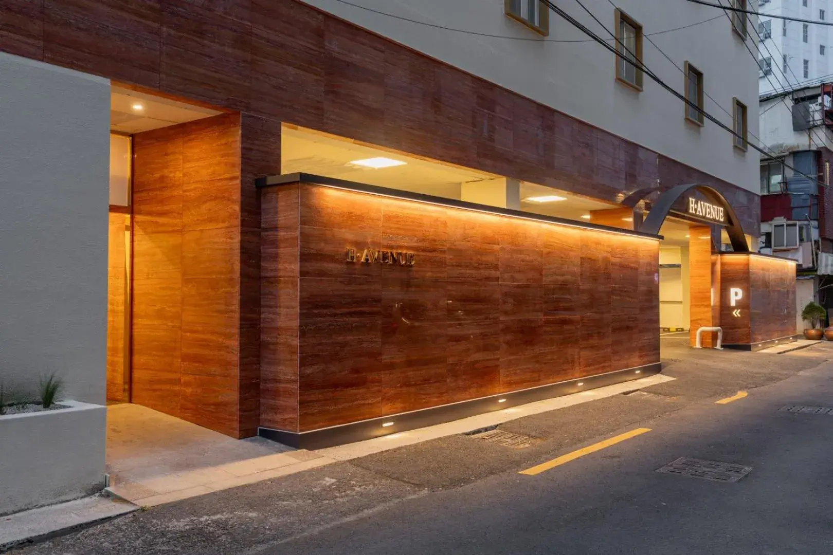 Property building in H-avenue Hotel Munhyeon Property building in H-avenue Hotel Munhyeon