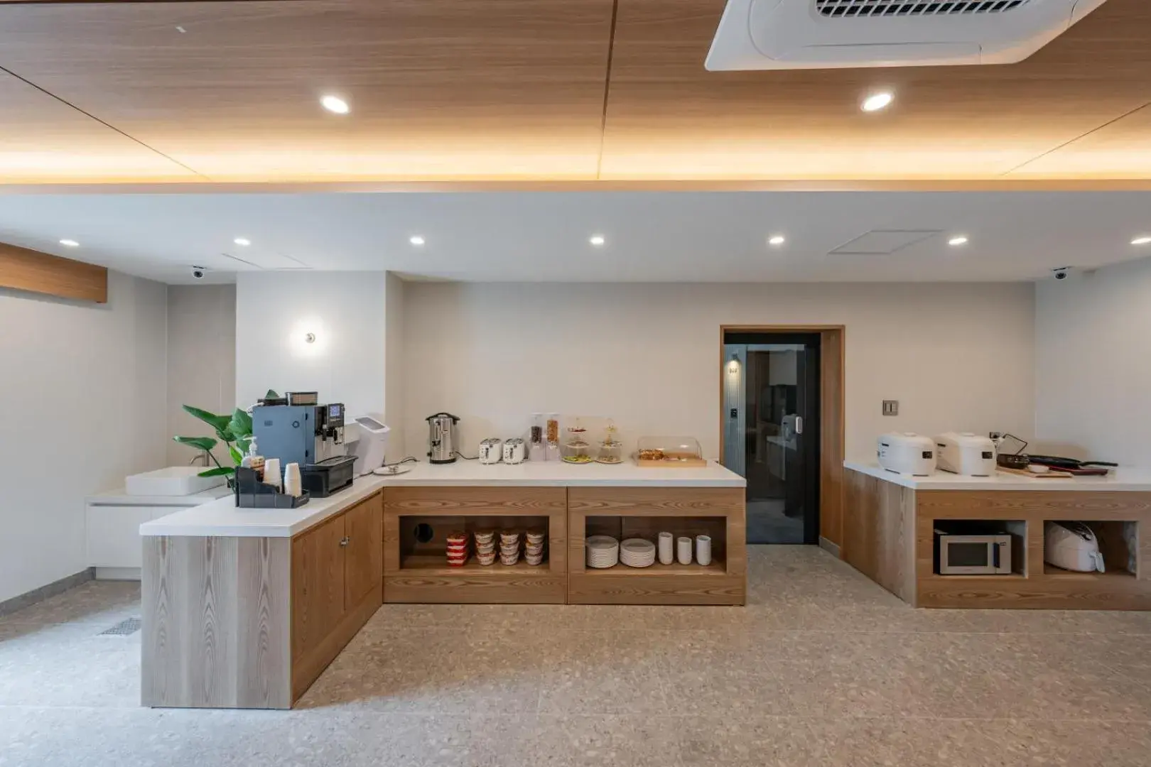 Restaurant/places to eat in H-avenue Hotel Munhyeon Restaurant/places to eat in H-avenue Hotel Munhyeon