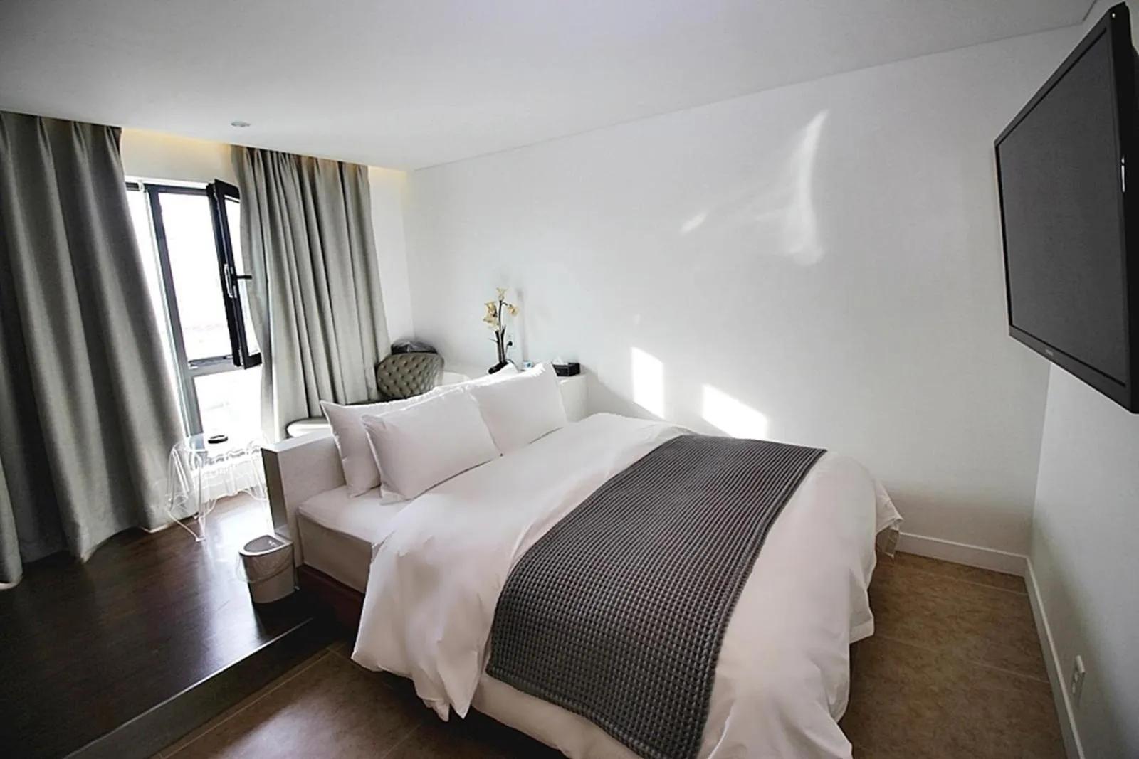 Bed in Hapjeong Circle Hotel