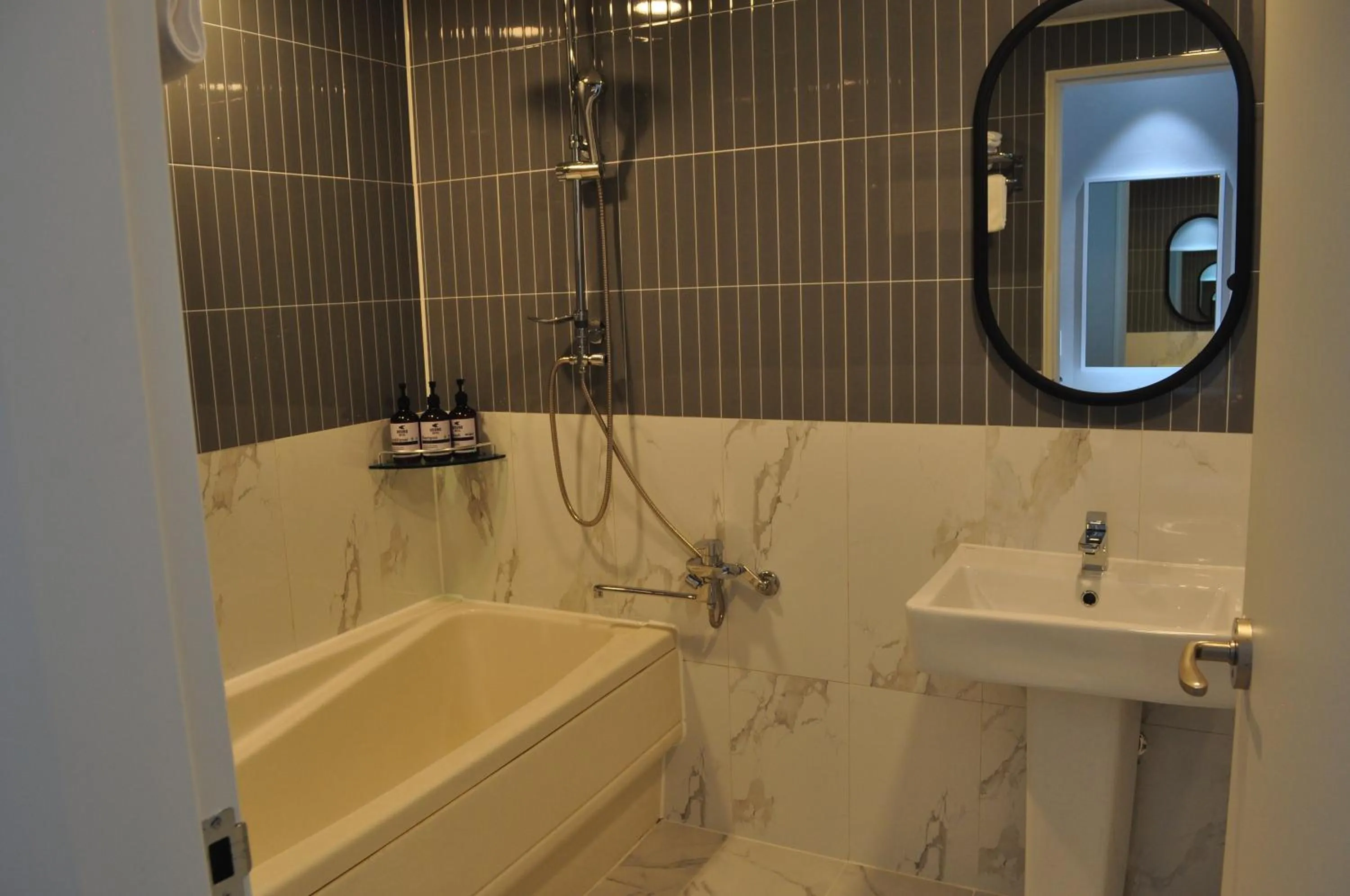 Shower in HOUND Hotel Sangmu