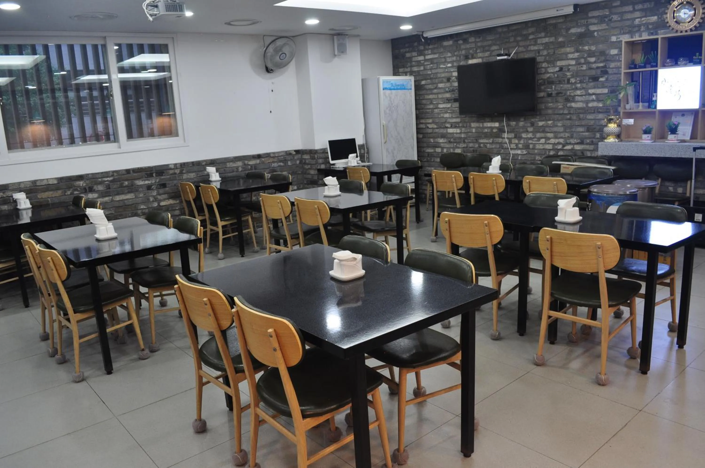 Restaurant/places to eat in HOUND Hotel Sangmu