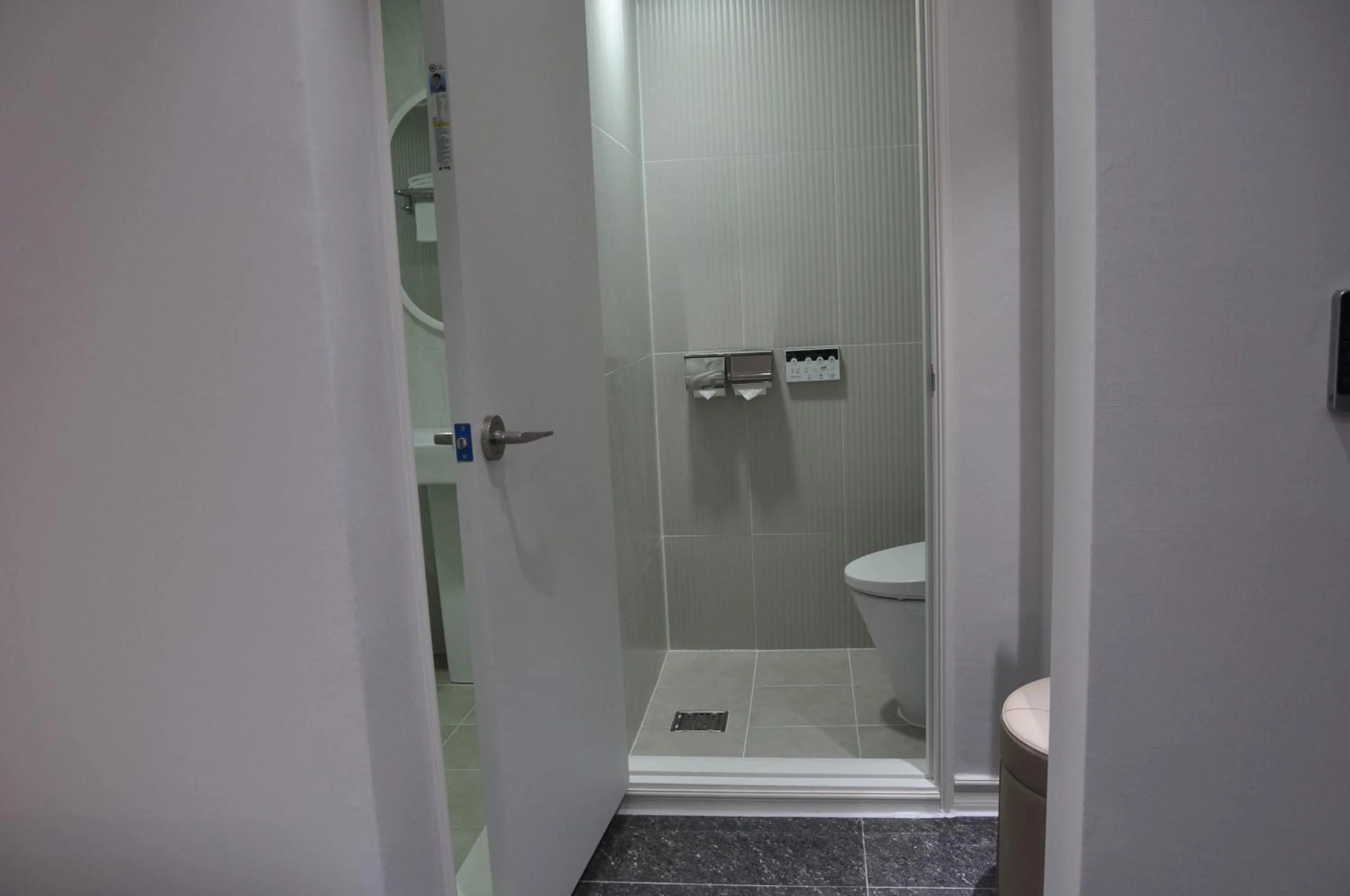 Shower in HOUND Hotel Sangmu