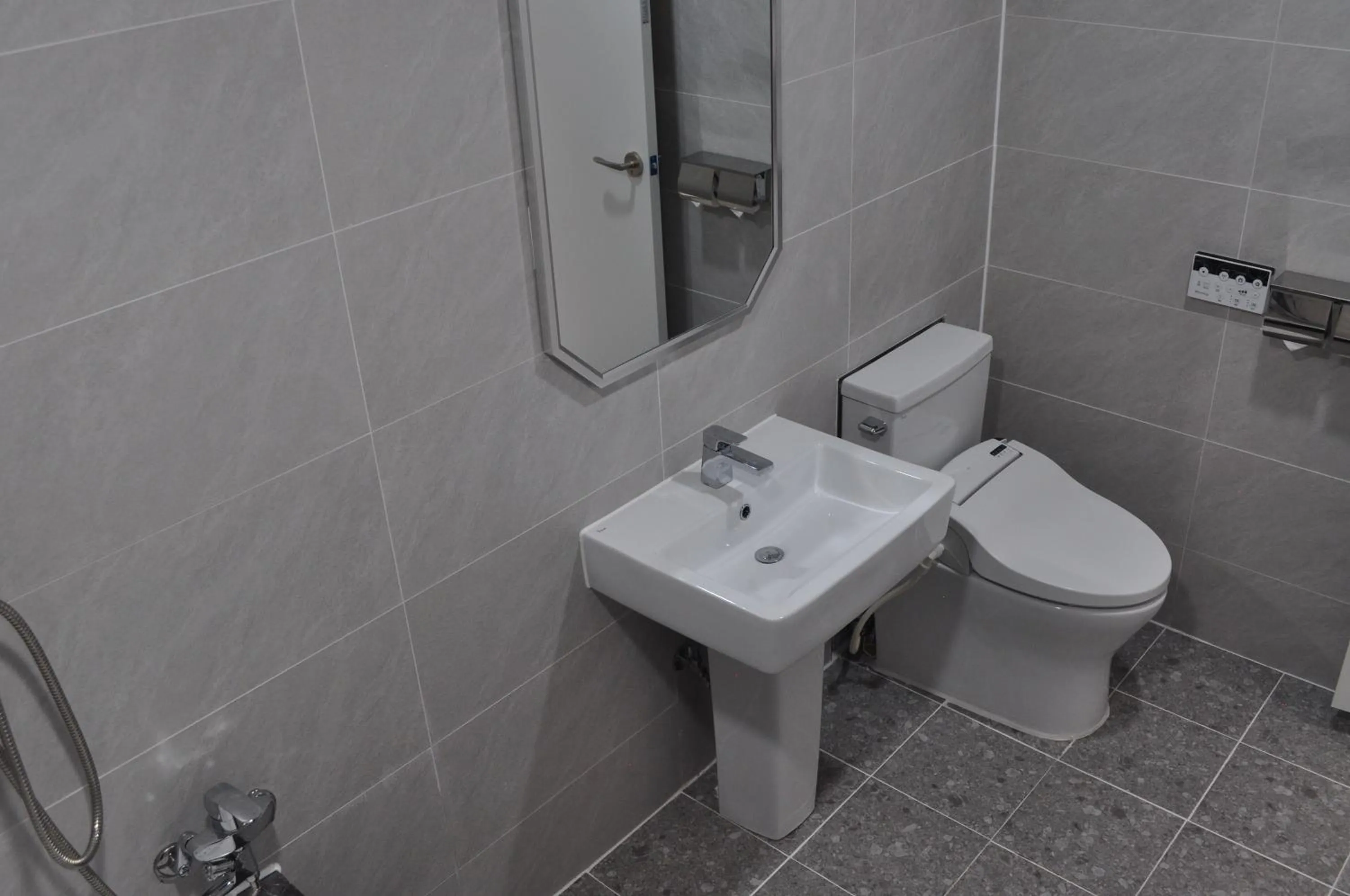 Shower in HOUND Hotel Sangmu