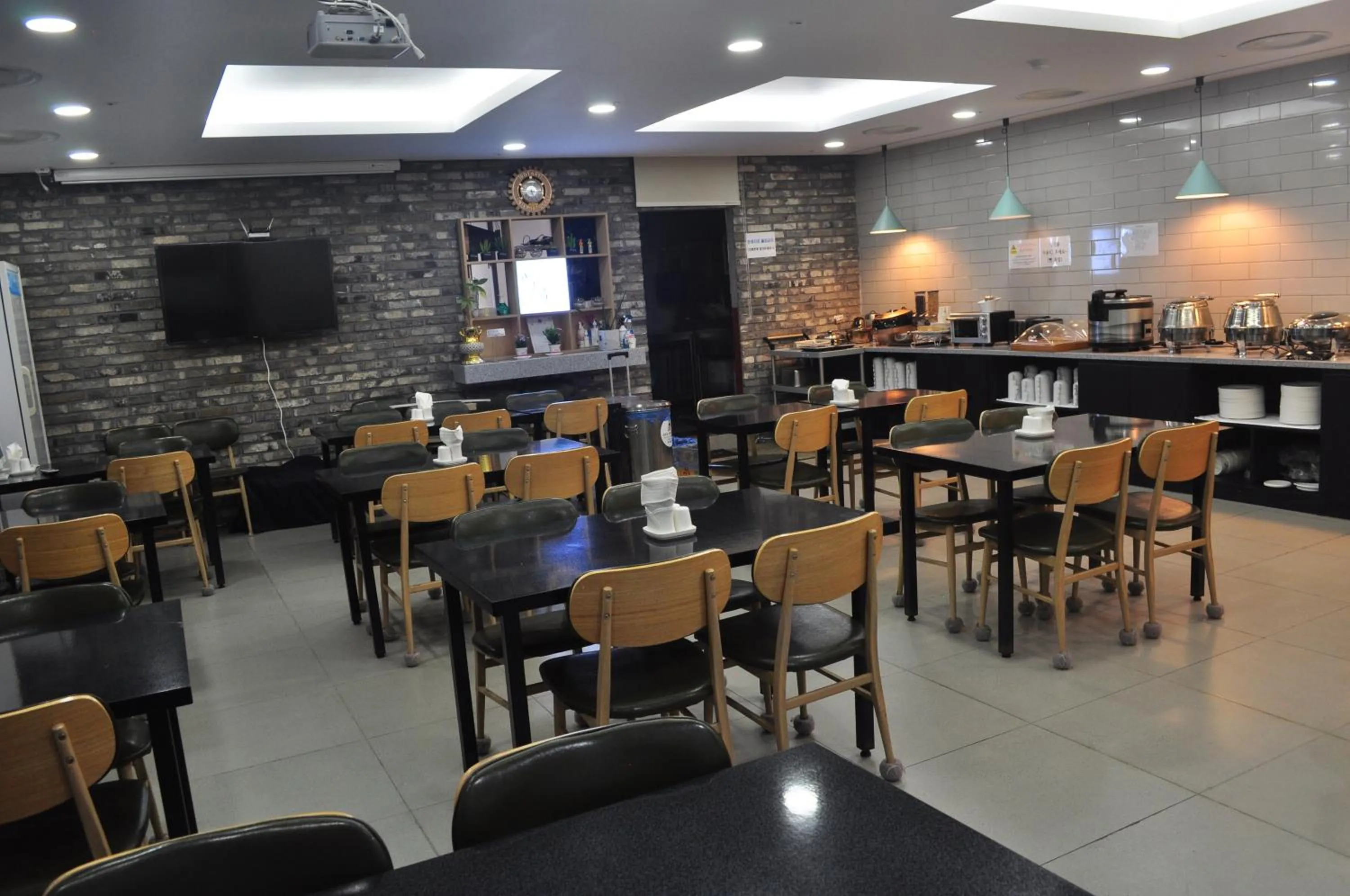 Restaurant/places to eat in HOUND Hotel Sangmu