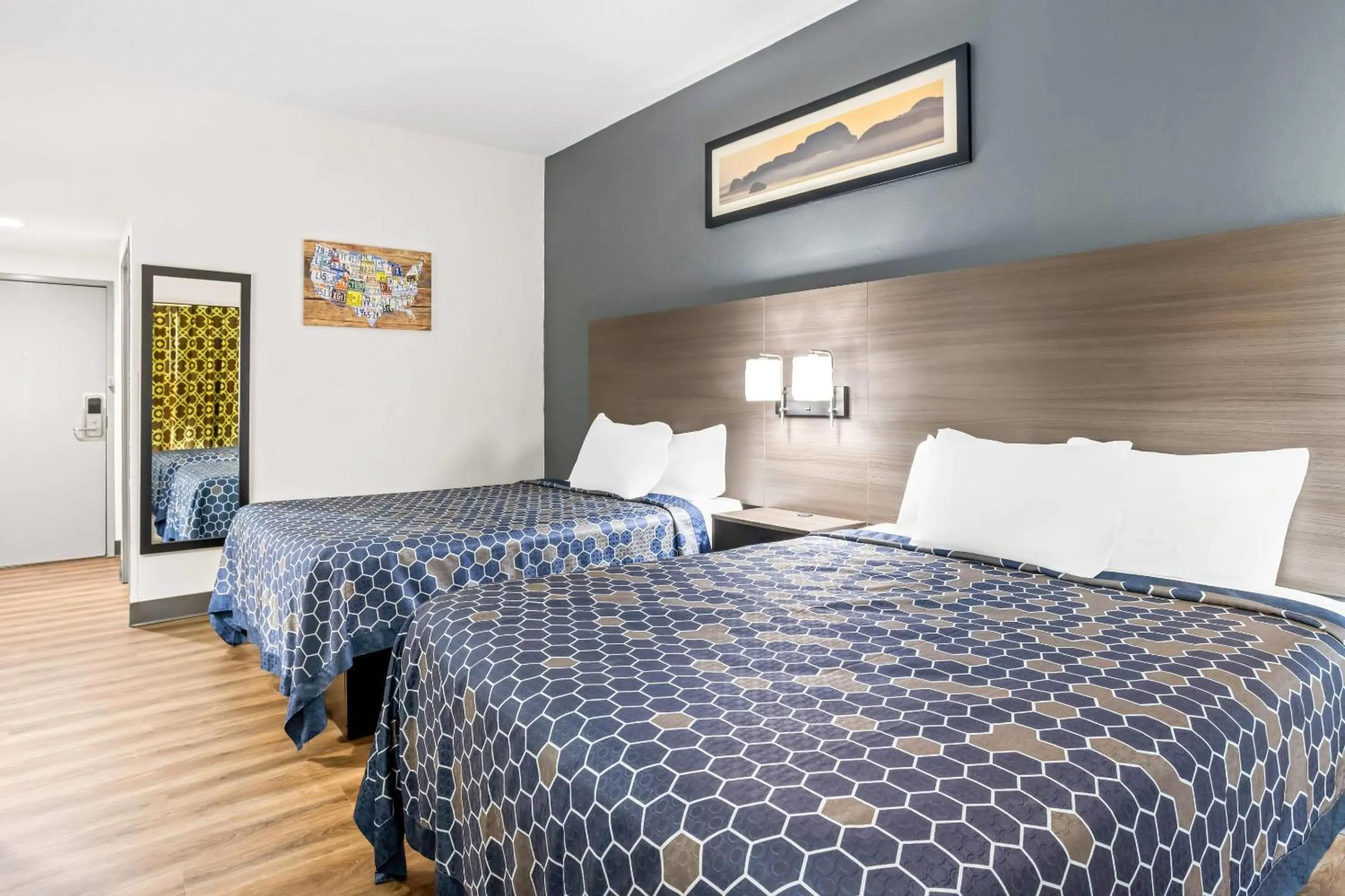 Bedroom, Bed in Econo Lodge