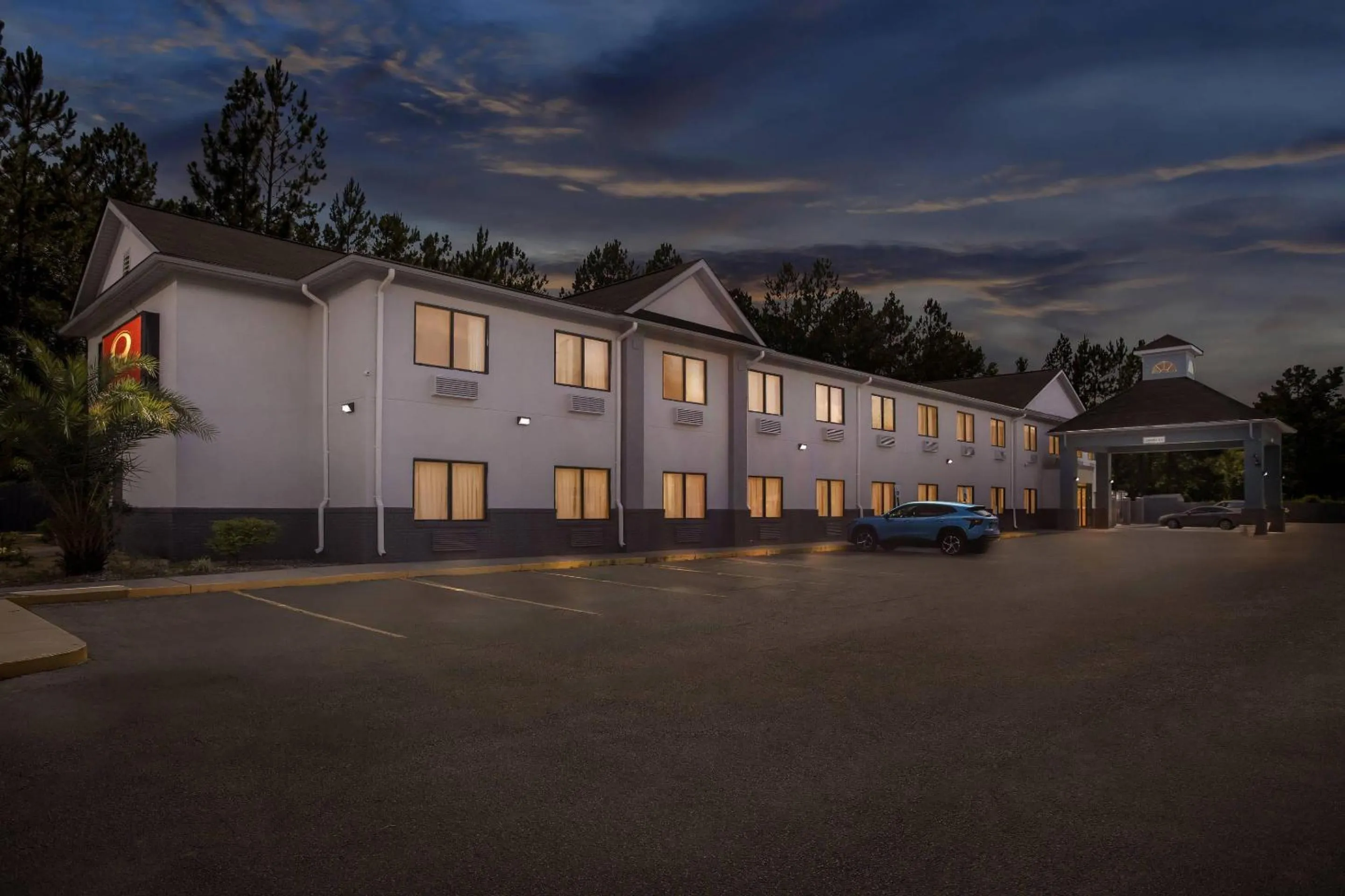 Property building in Econo Lodge