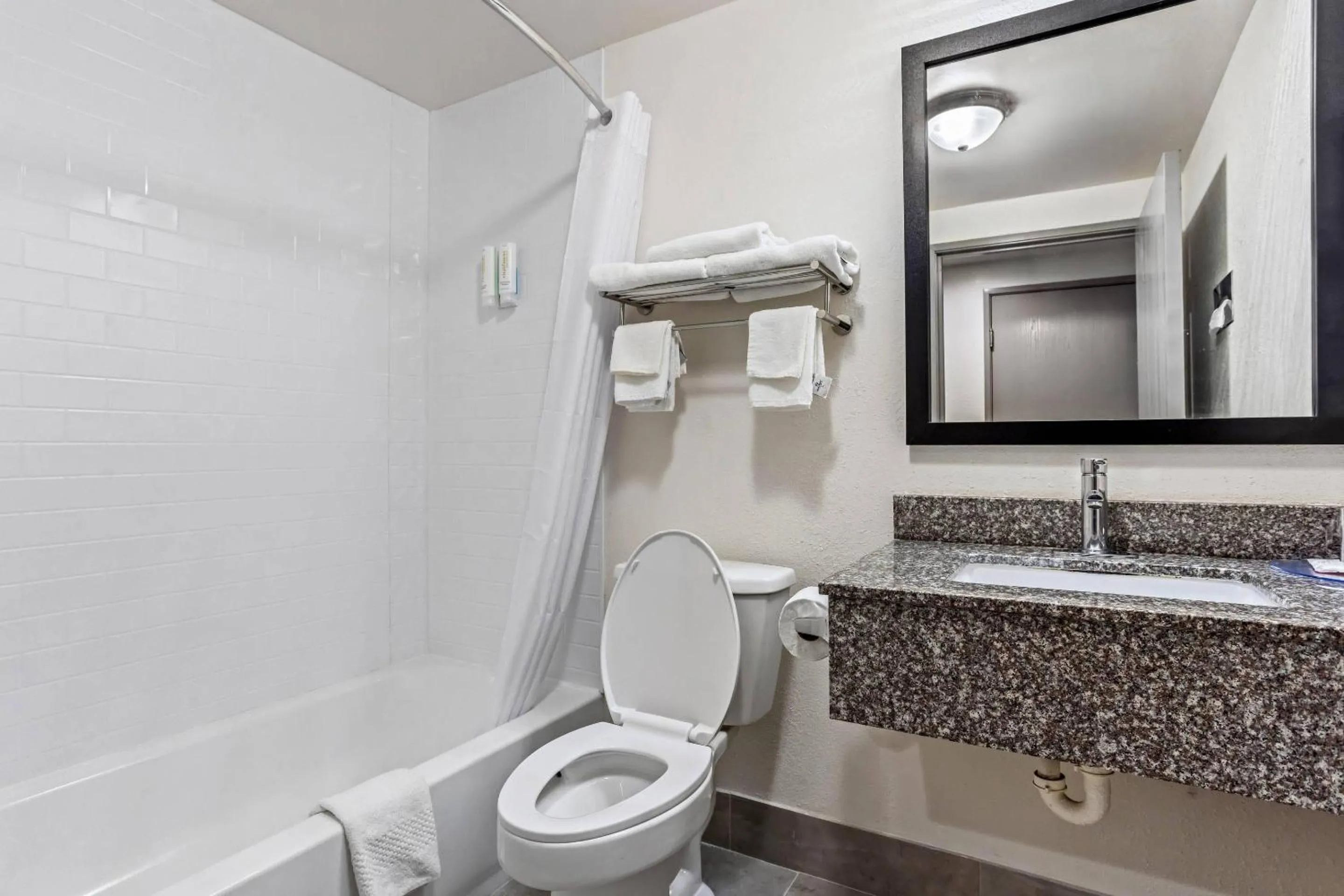 Bedroom in Econo Lodge