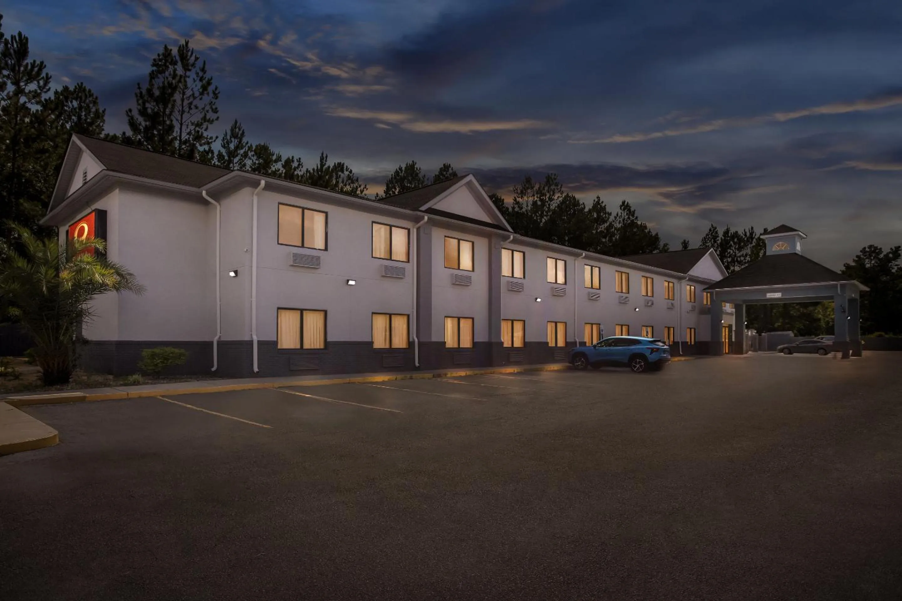 Property building in Econo Lodge