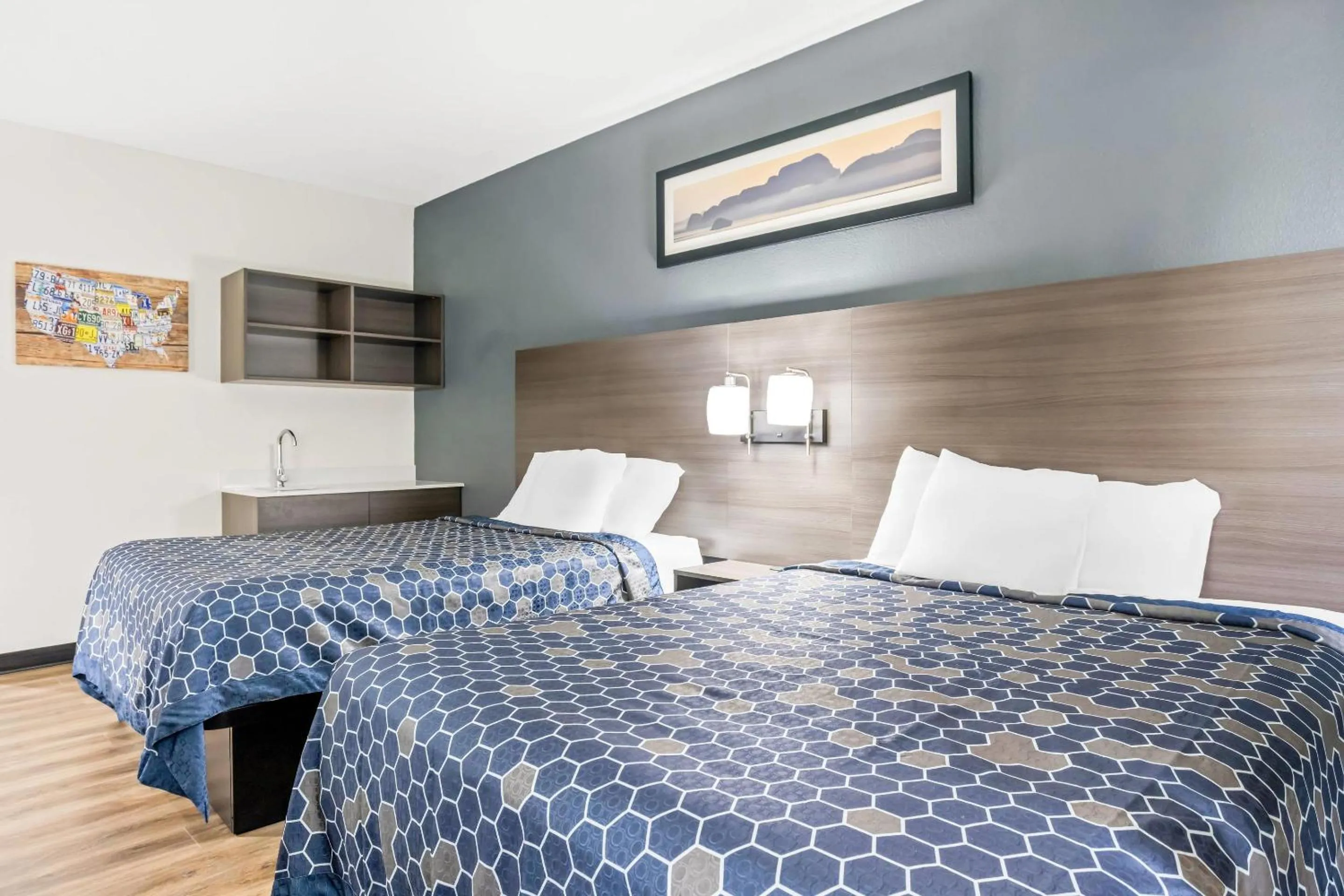 Bedroom, Bed in Econo Lodge