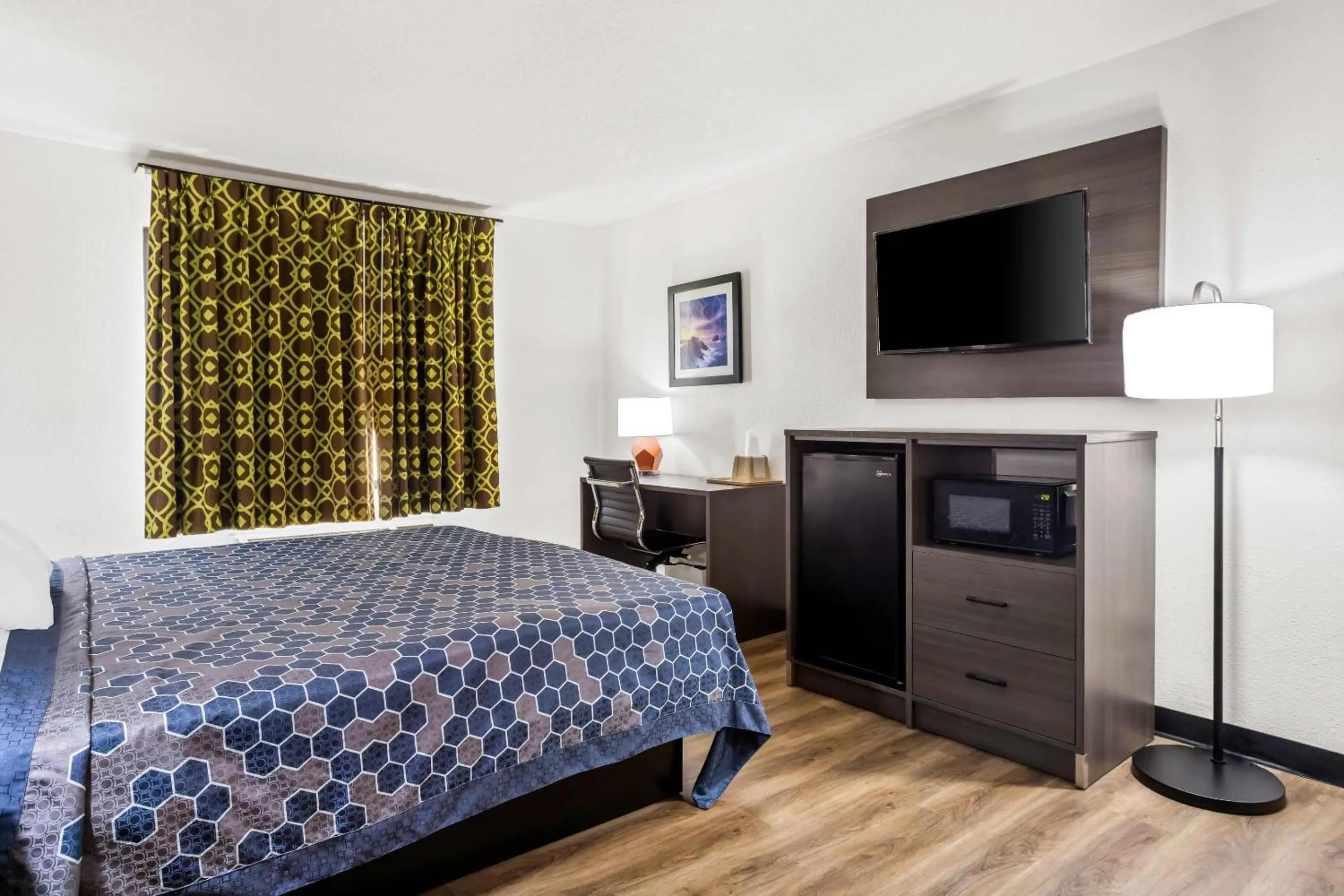 Bedroom, Bed in Econo Lodge