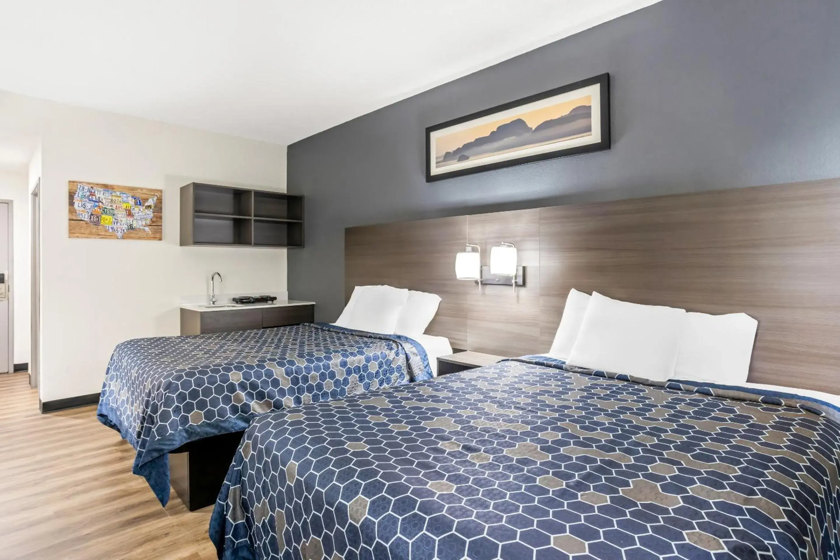 Efficiency Queen Suite with Two Queen Beds - Non Smoking in Econo Lodge Efficiency Queen Suite with Two Queen Beds - Non Smoking in Econo Lodge