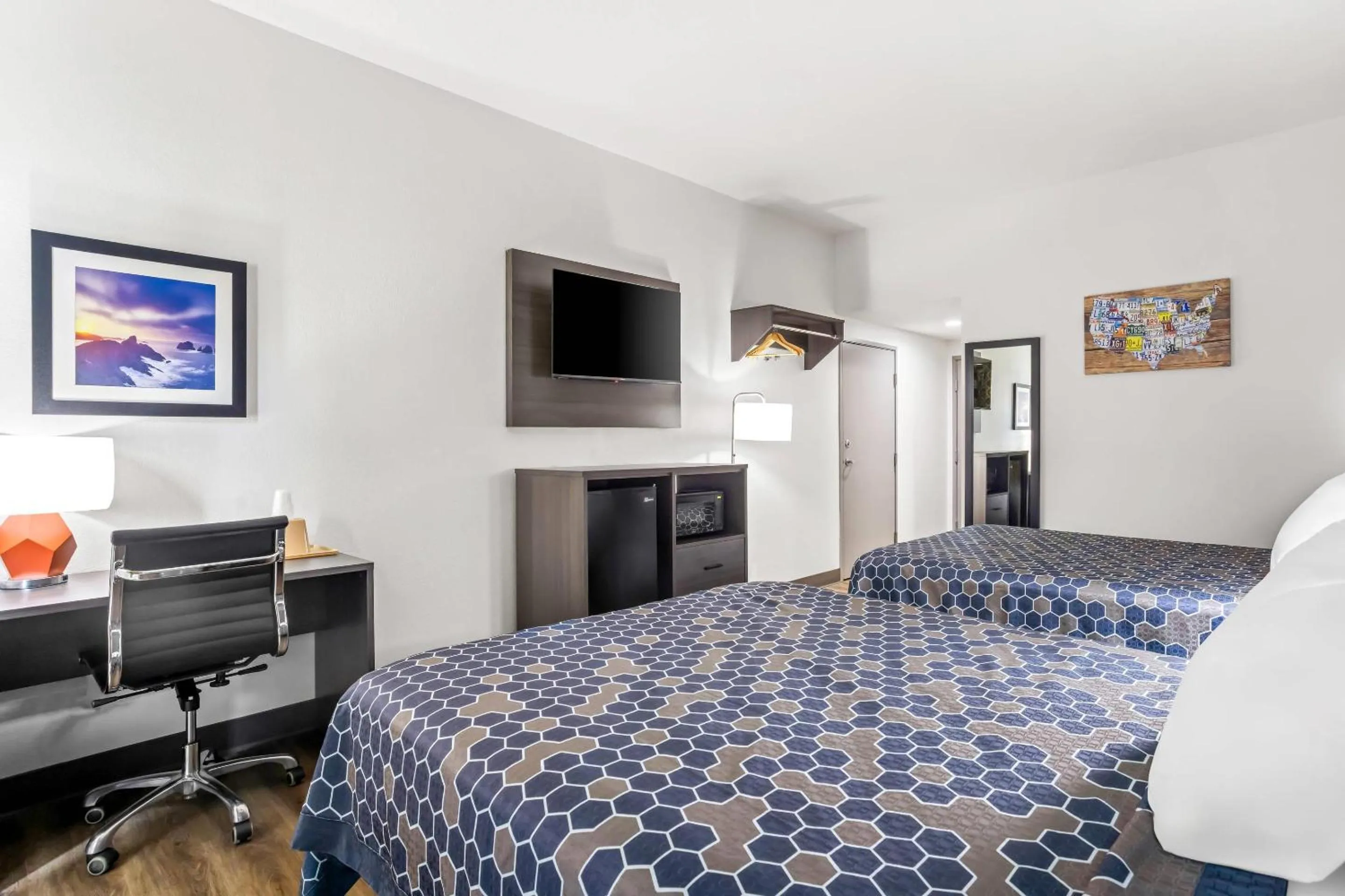 Bedroom, Bed in Econo Lodge