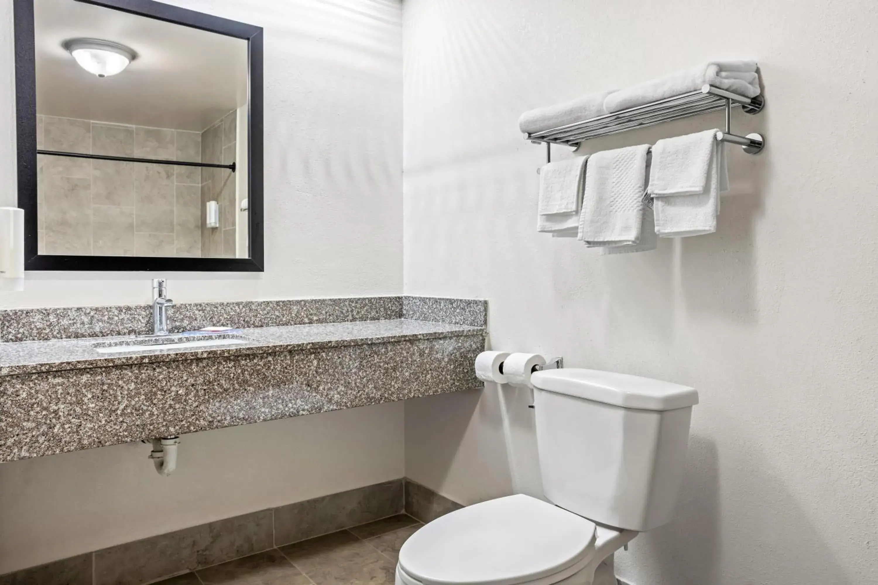 King Room - Disability Access/Non Smoking in Econo Lodge King Room - Disability Access/Non Smoking in Econo Lodge