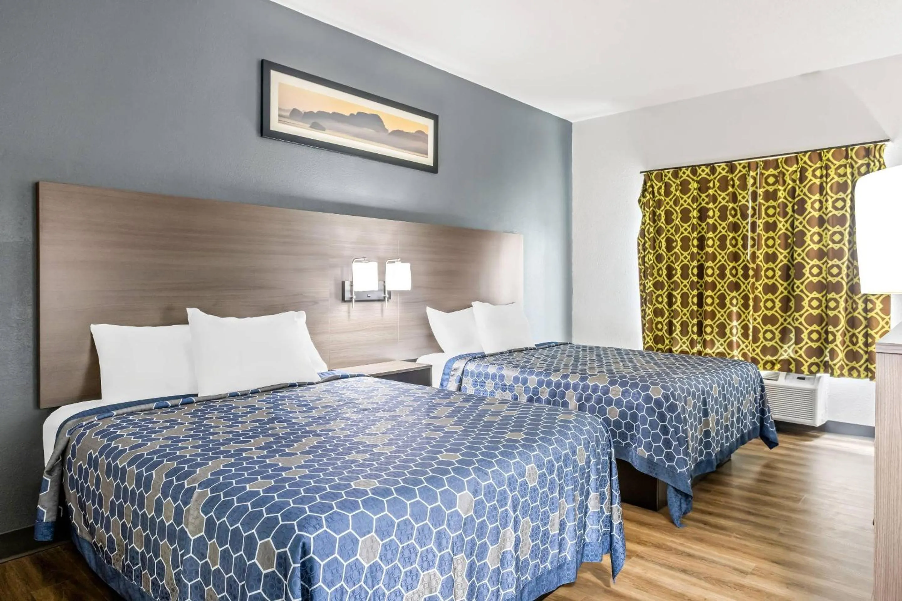 Bedroom, Bed in Econo Lodge