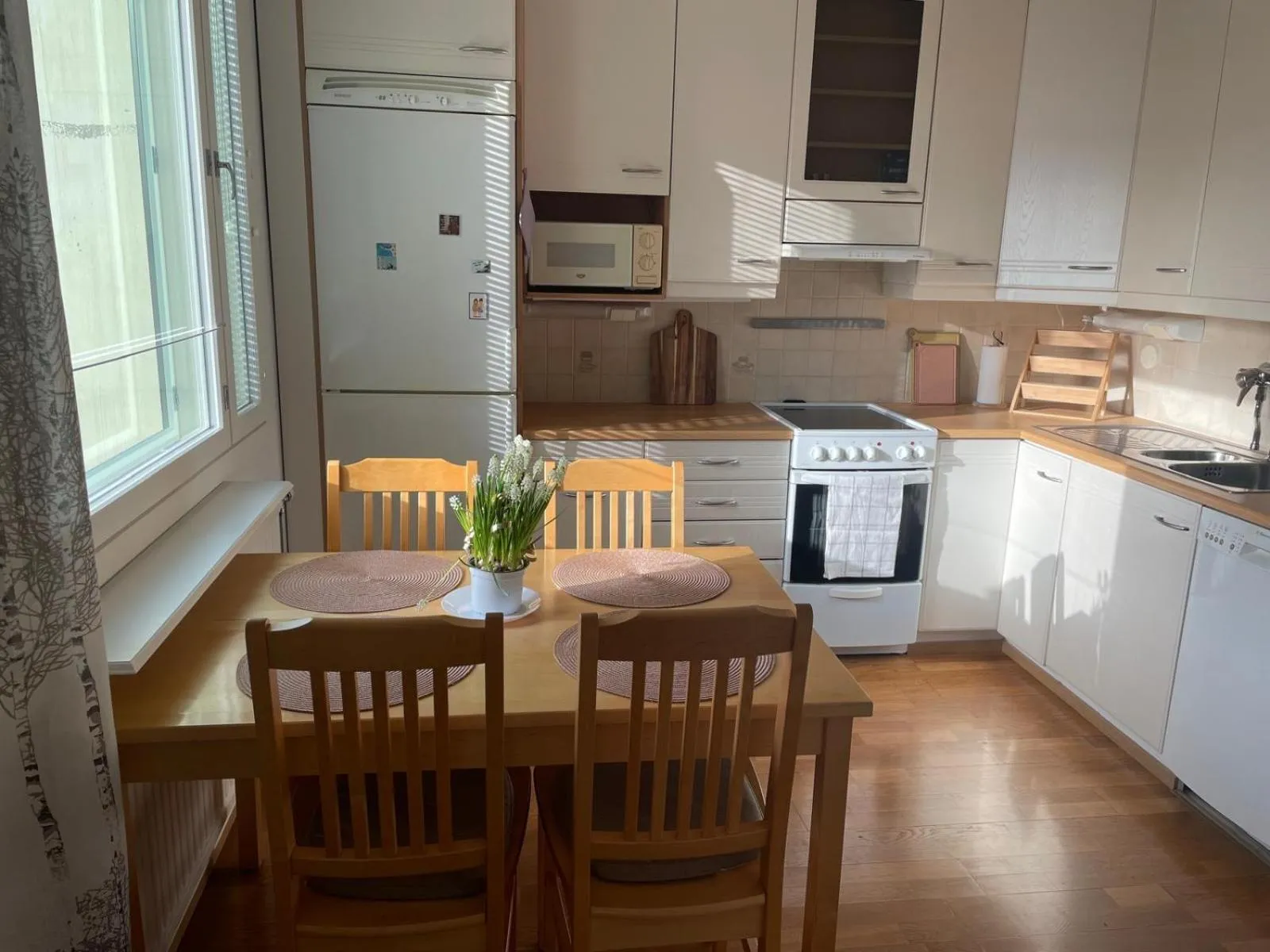 Quiet Apartment with Free Parking, 15 Min to Airport