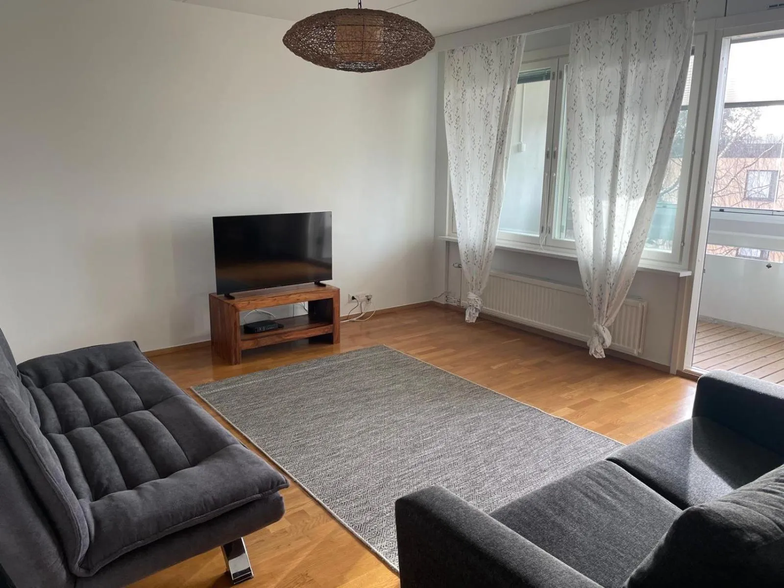 Quiet Apartment with Free Parking, 15 Min to Airport