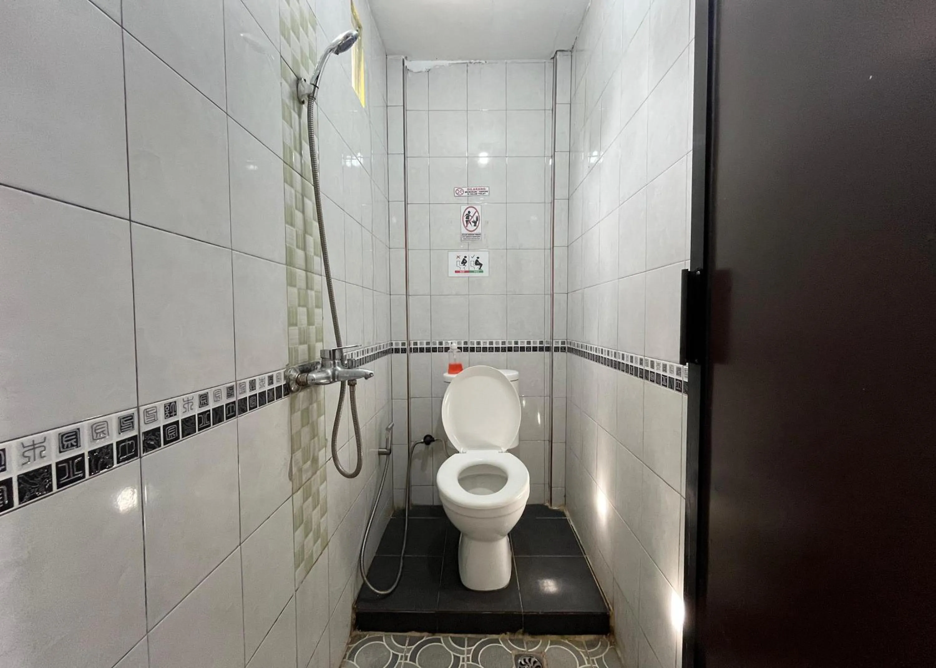 Bathroom in Steze Guesthouse Syariah Telanaipura