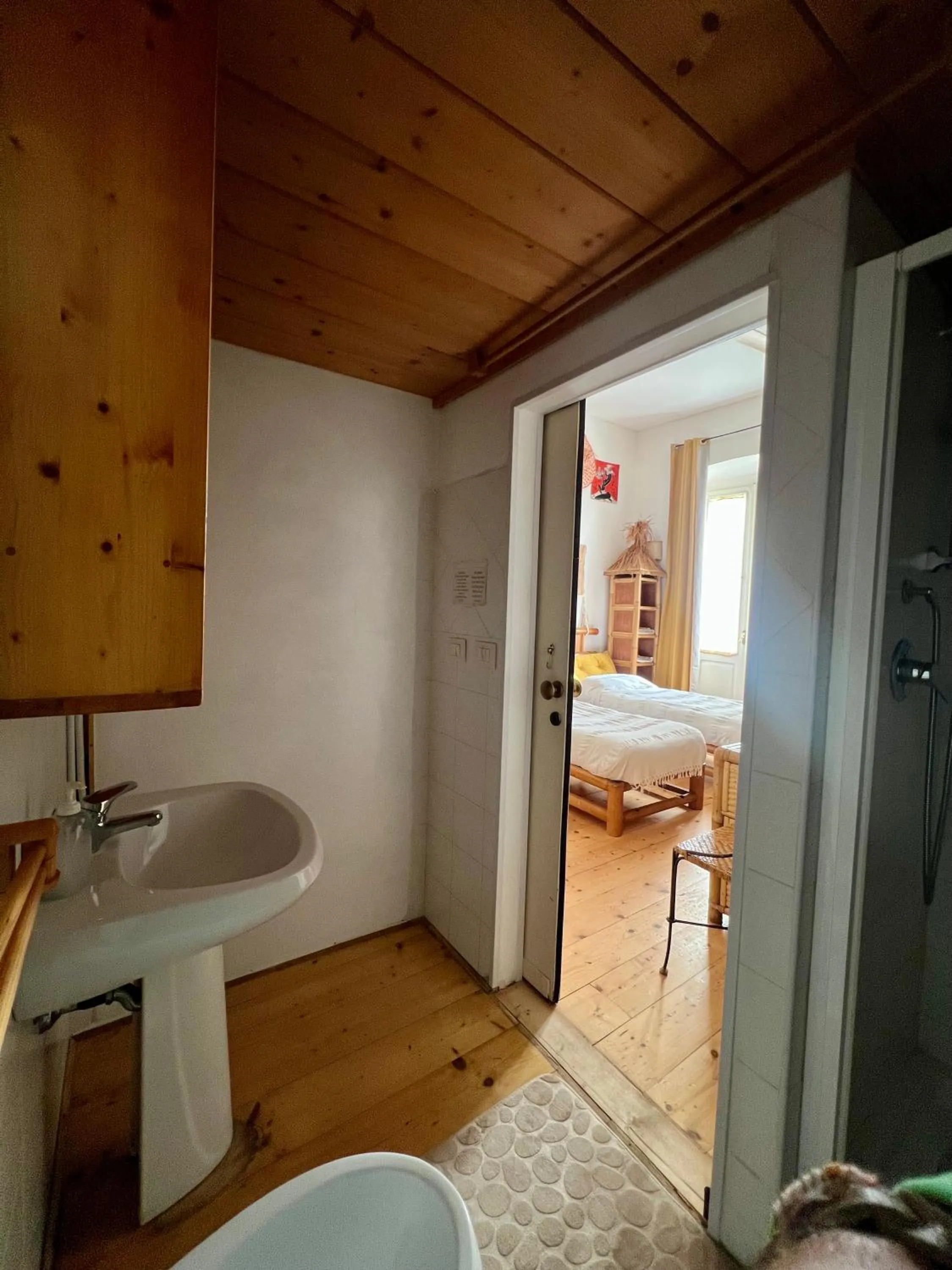 Bathroom, Bed in B&B Le Finestre Su Via Cavour