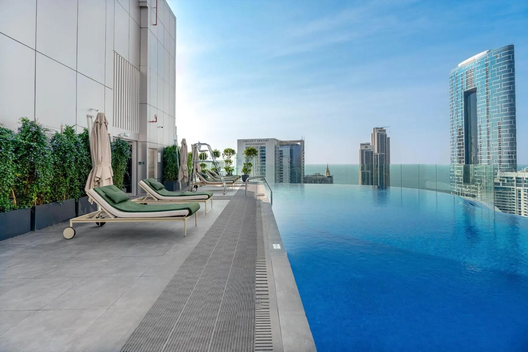 Swimming pool in Livbnb - Sea and Marina View, Steps to Marina Walk