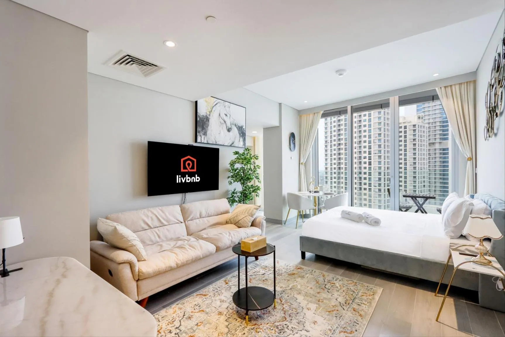 Bed in Livbnb - Sea and Marina View, Steps to Marina Walk