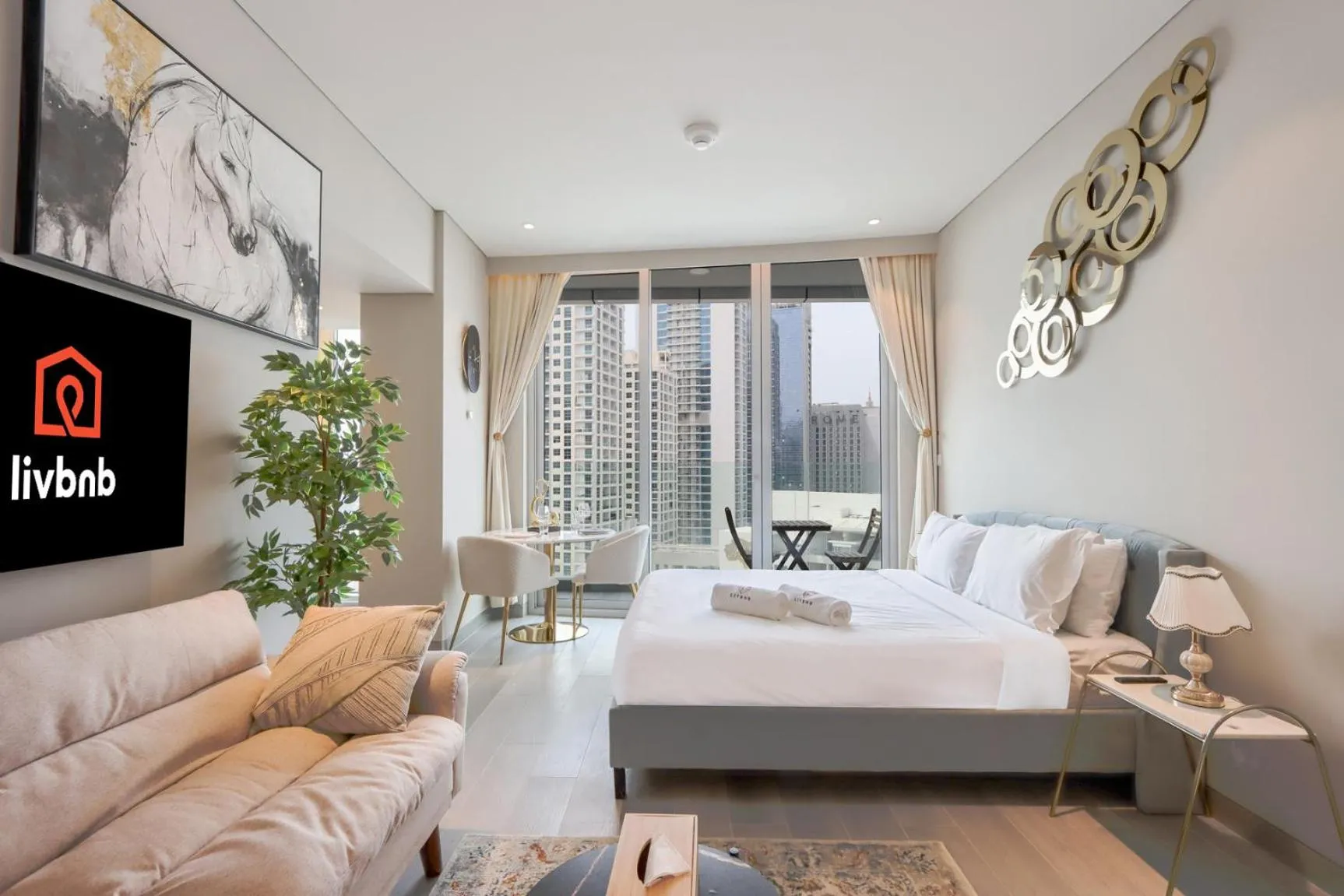 Bed in Livbnb - Sea and Marina View, Steps to Marina Walk