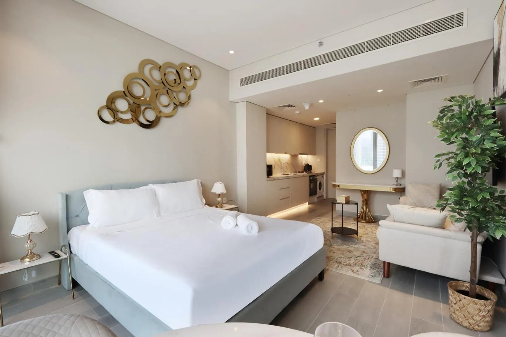 Bed in Livbnb - Sea and Marina View, Steps to Marina Walk