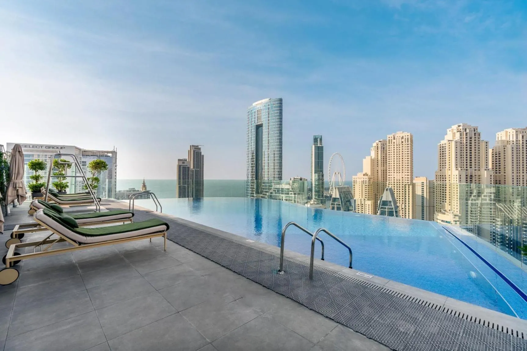 Swimming pool in Livbnb - Sea and Marina View, Steps to Marina Walk