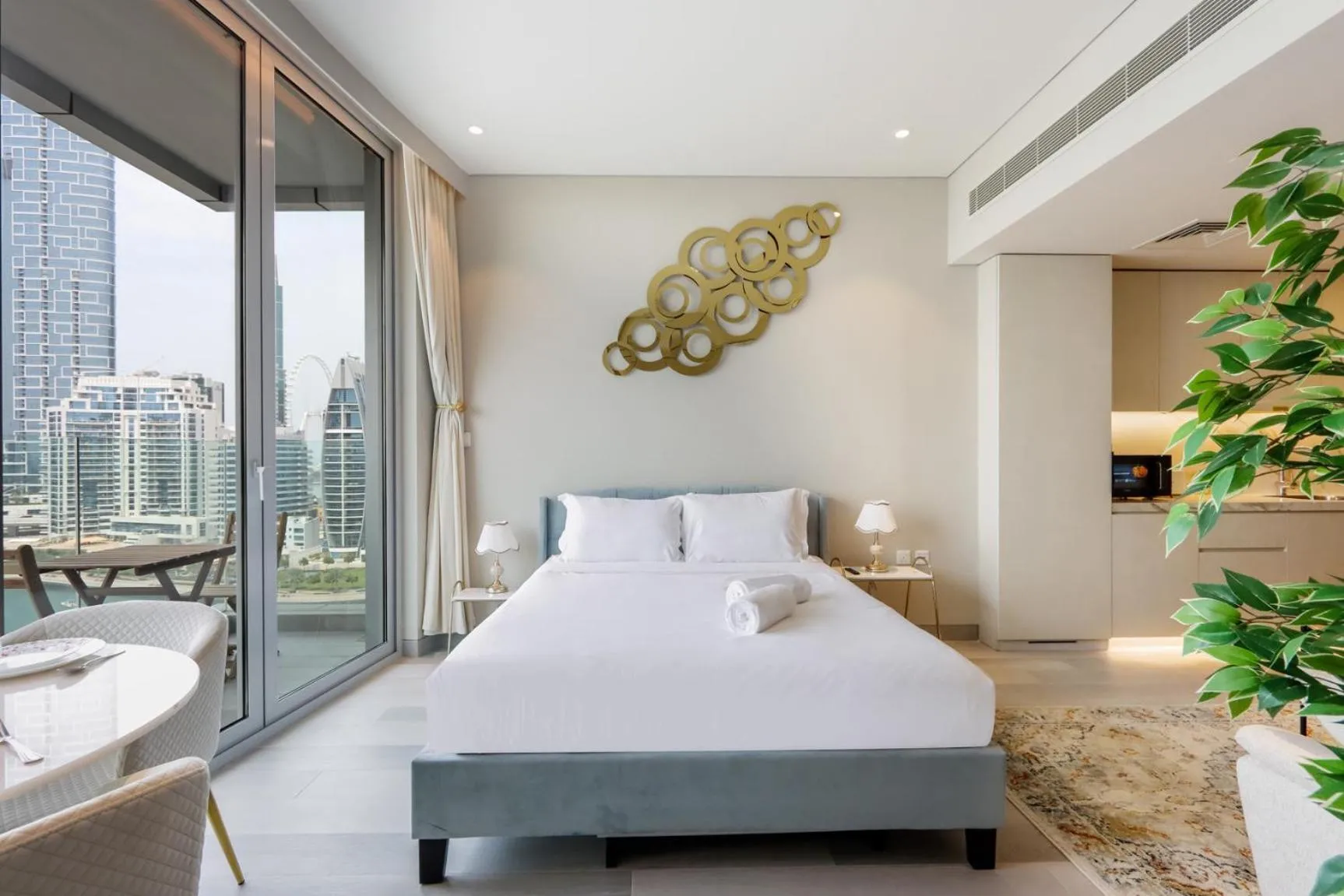Bed in Livbnb - Sea and Marina View, Steps to Marina Walk