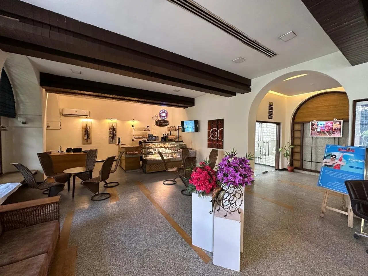 Lobby or reception in Goa Country Club By Pearl Near Udyog vihar Yashobhoomi